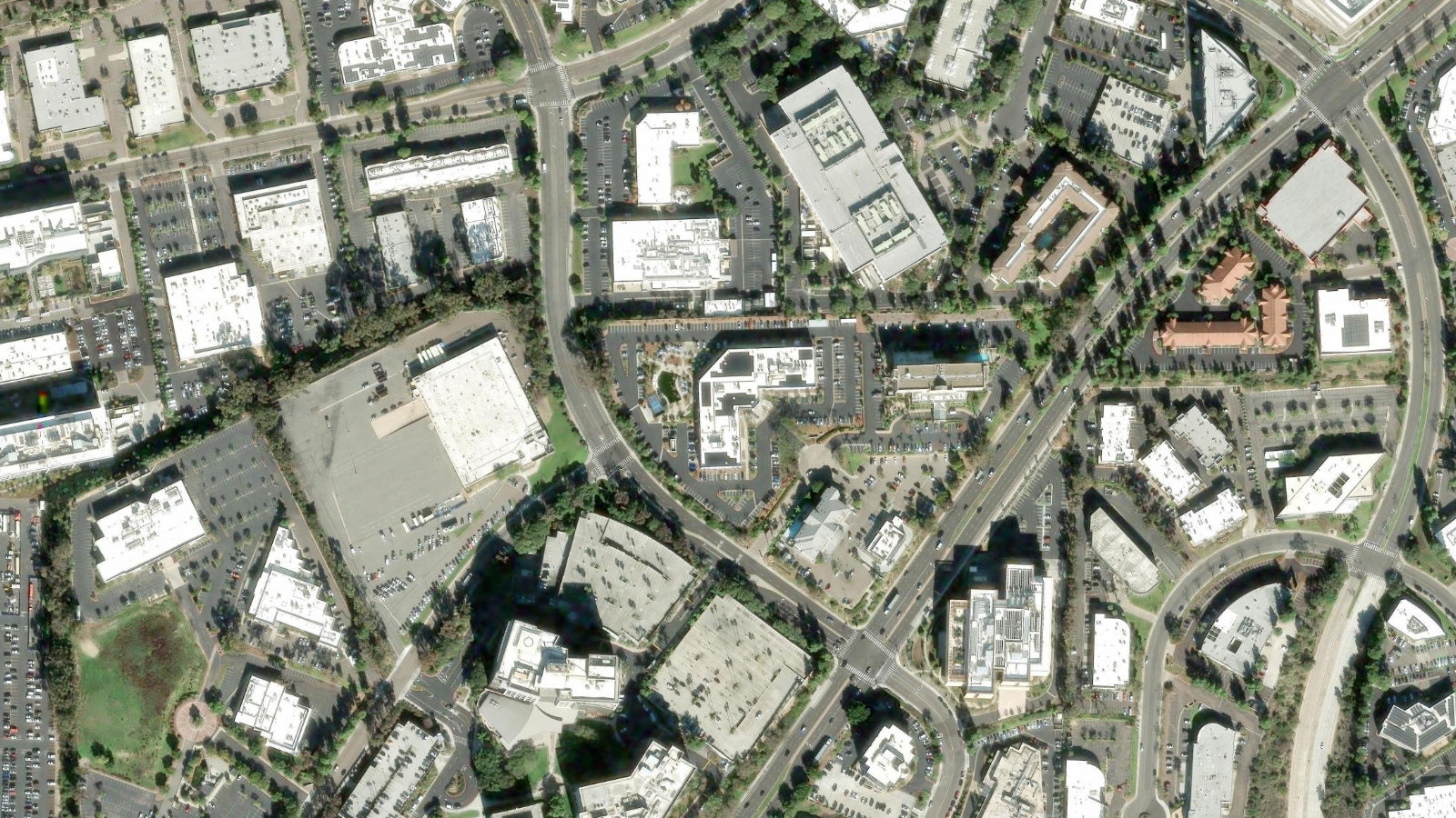6055 LUSK BLVD., SAN DIEGO, CA(本社・衛星)