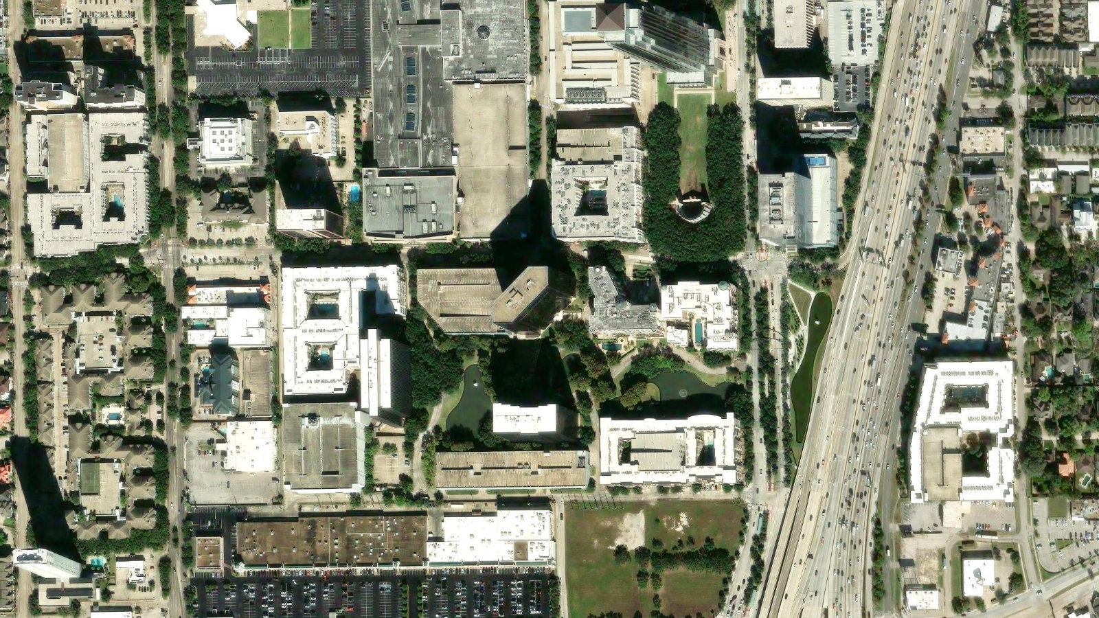3040 POST OAK BOULEVARD, HOUSTON, TX（本社・衛星）