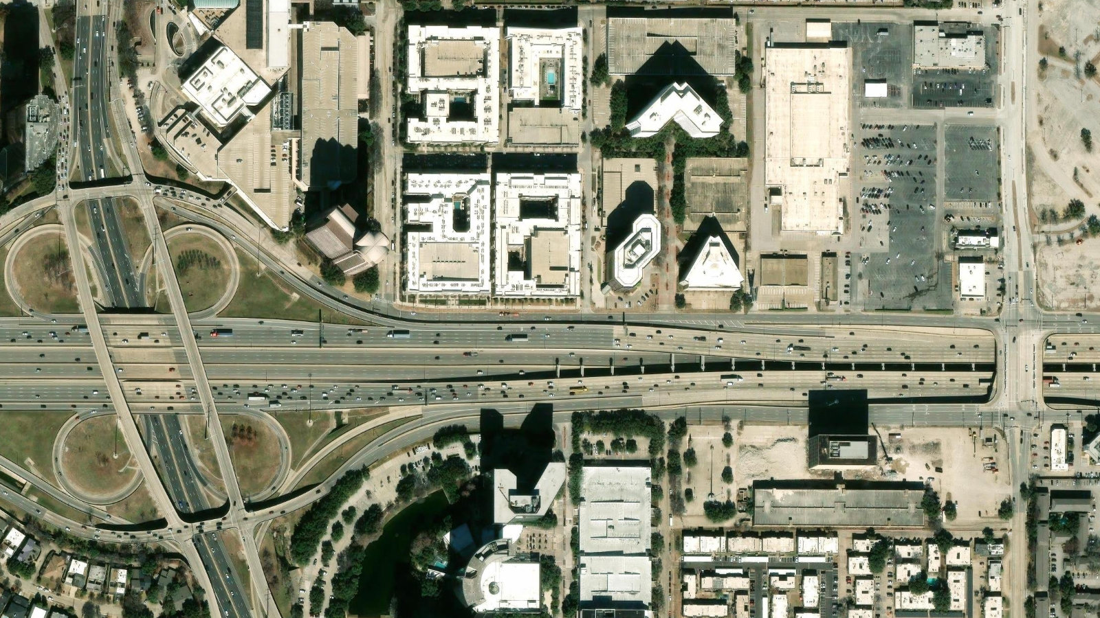 5420 LYNDON B. JOHNSON FREEWAY, DALLAS, TX(本社・衛星)