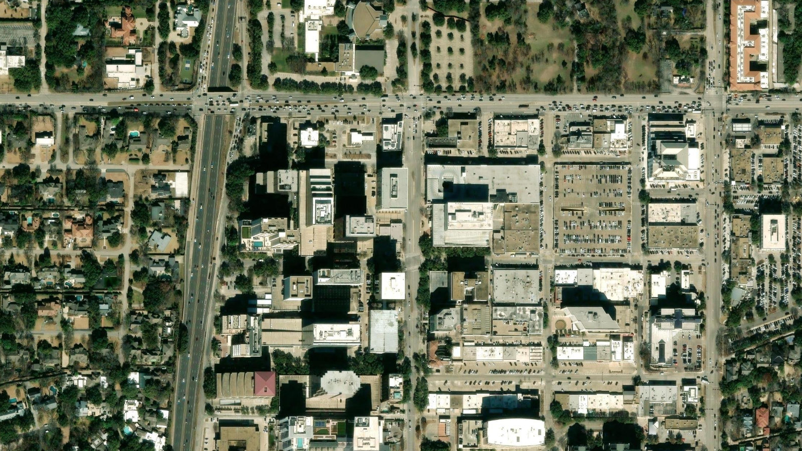 8333 DOUGLAS AVE, DALLAS, TX(本社・衛星)