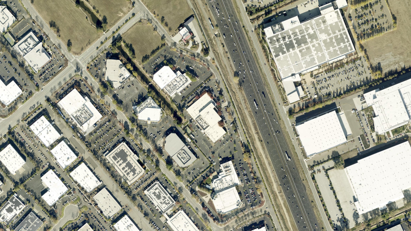 47215 LAKEVIEW BOULEVARD, FREMONT, CA(本社・衛星)