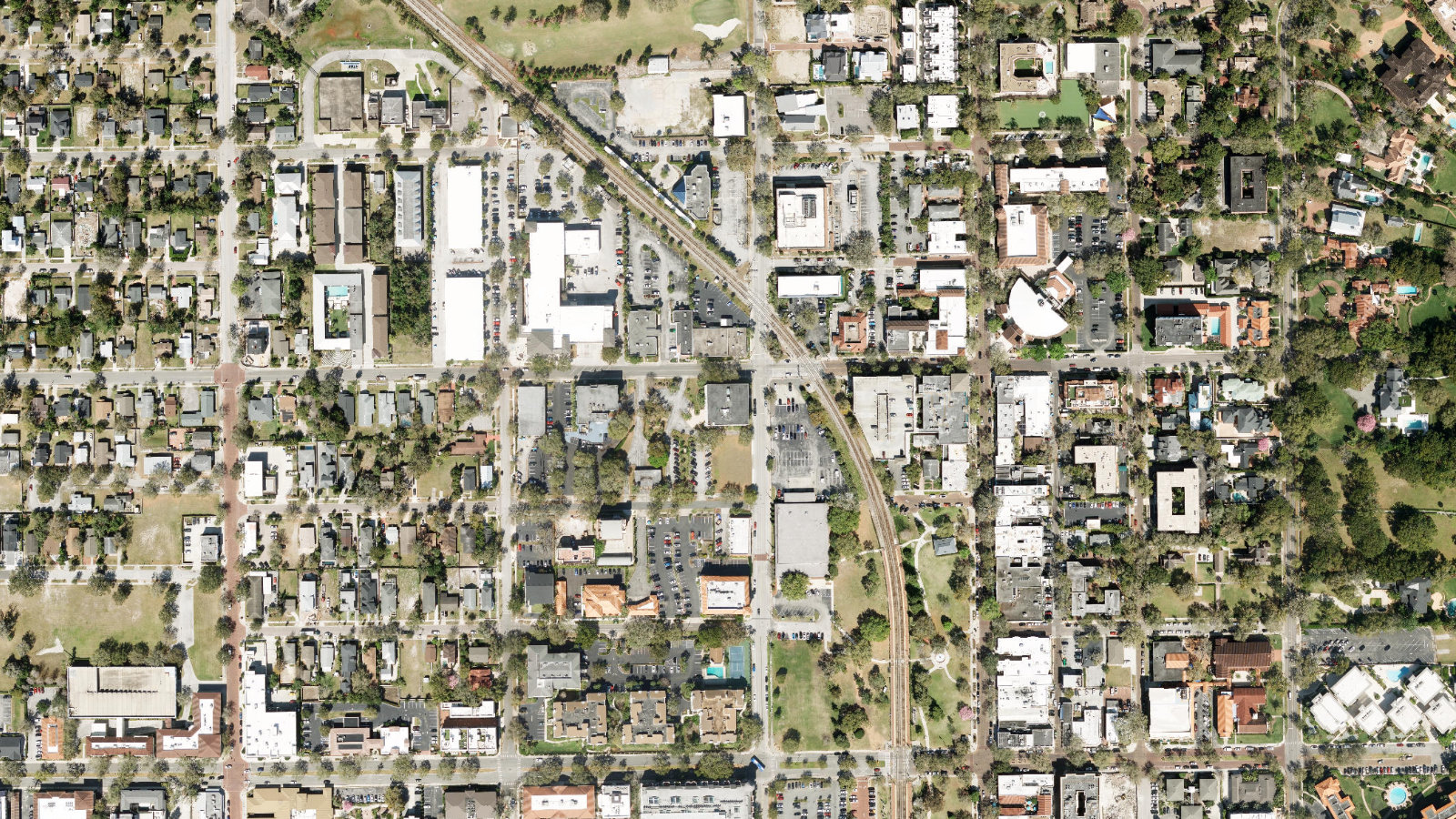 369 N. NEW YORK AVE., WINTER PARK, FL(本社・衛星)