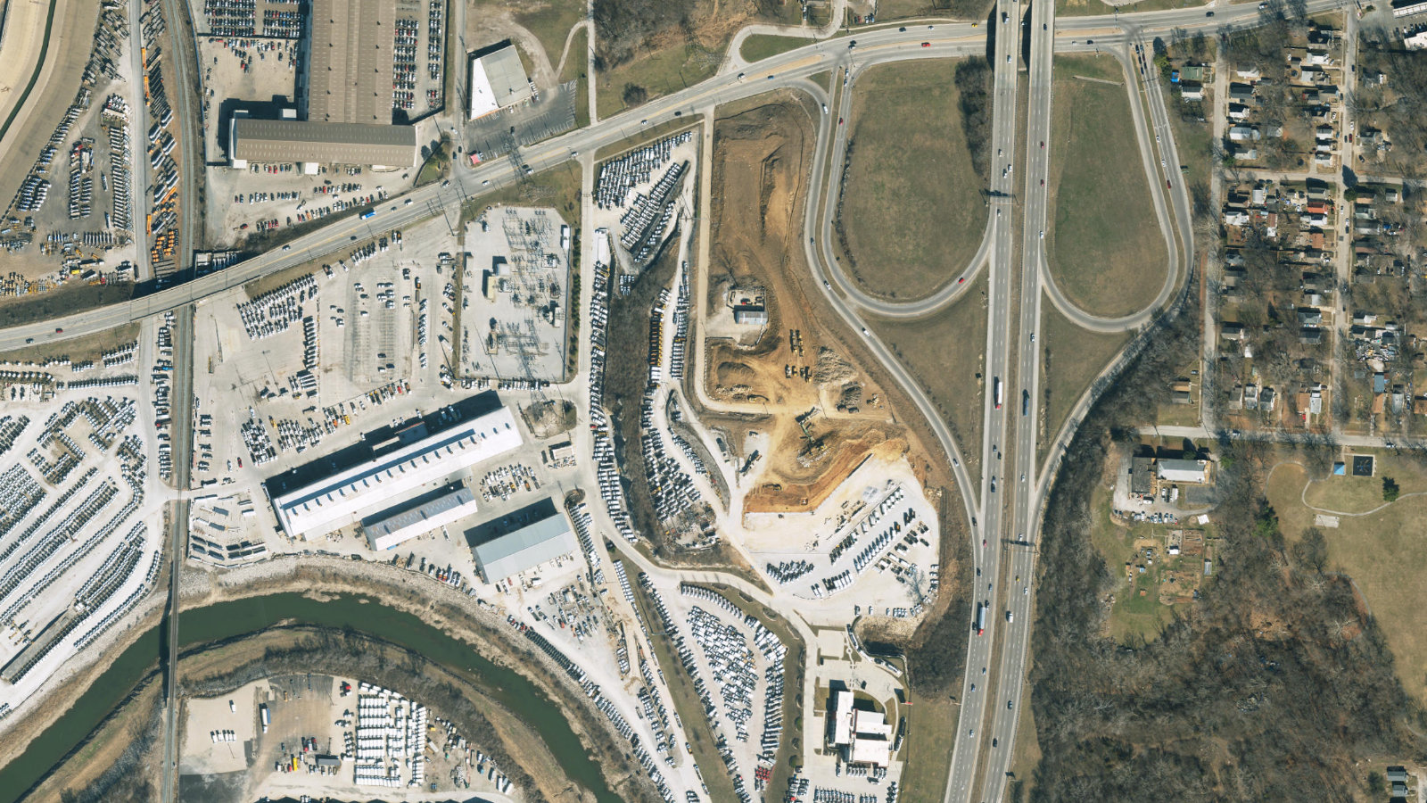 7701 INDEPENDENCE AVENUE, KANSAS CITY, MO(本社・衛星)