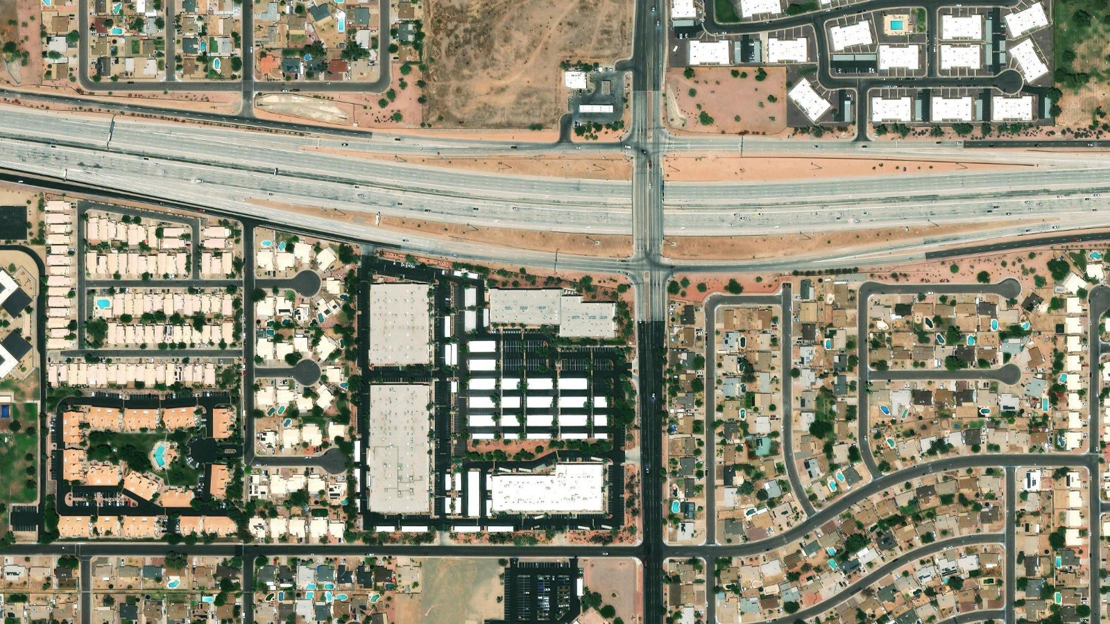 19820 NORTH 7TH AVENUE, PHOENIX, AZ(本社・衛星)