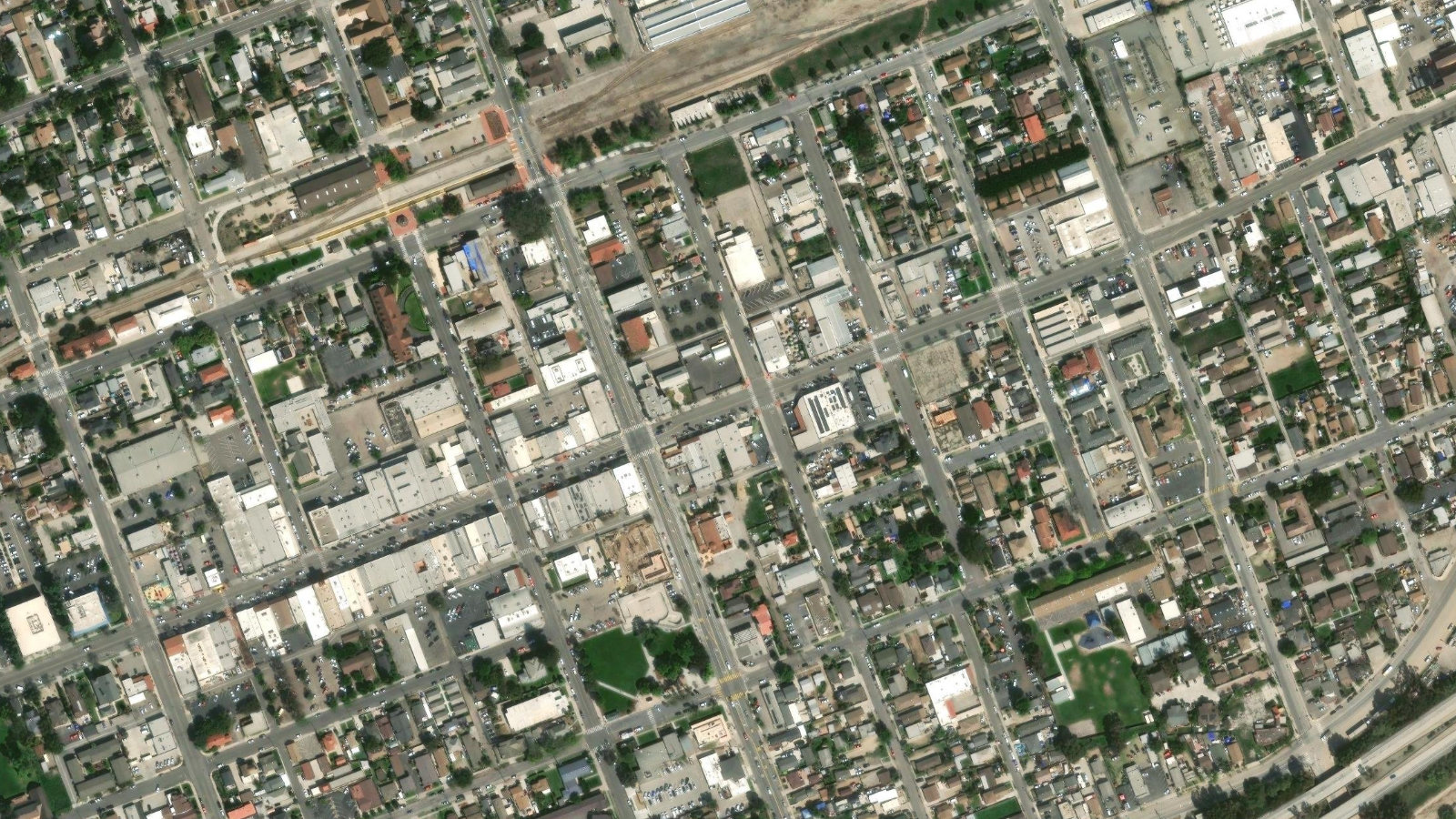 1141A CUMMINGS ROAD, SANTA PAULA, CA(本社・衛星)