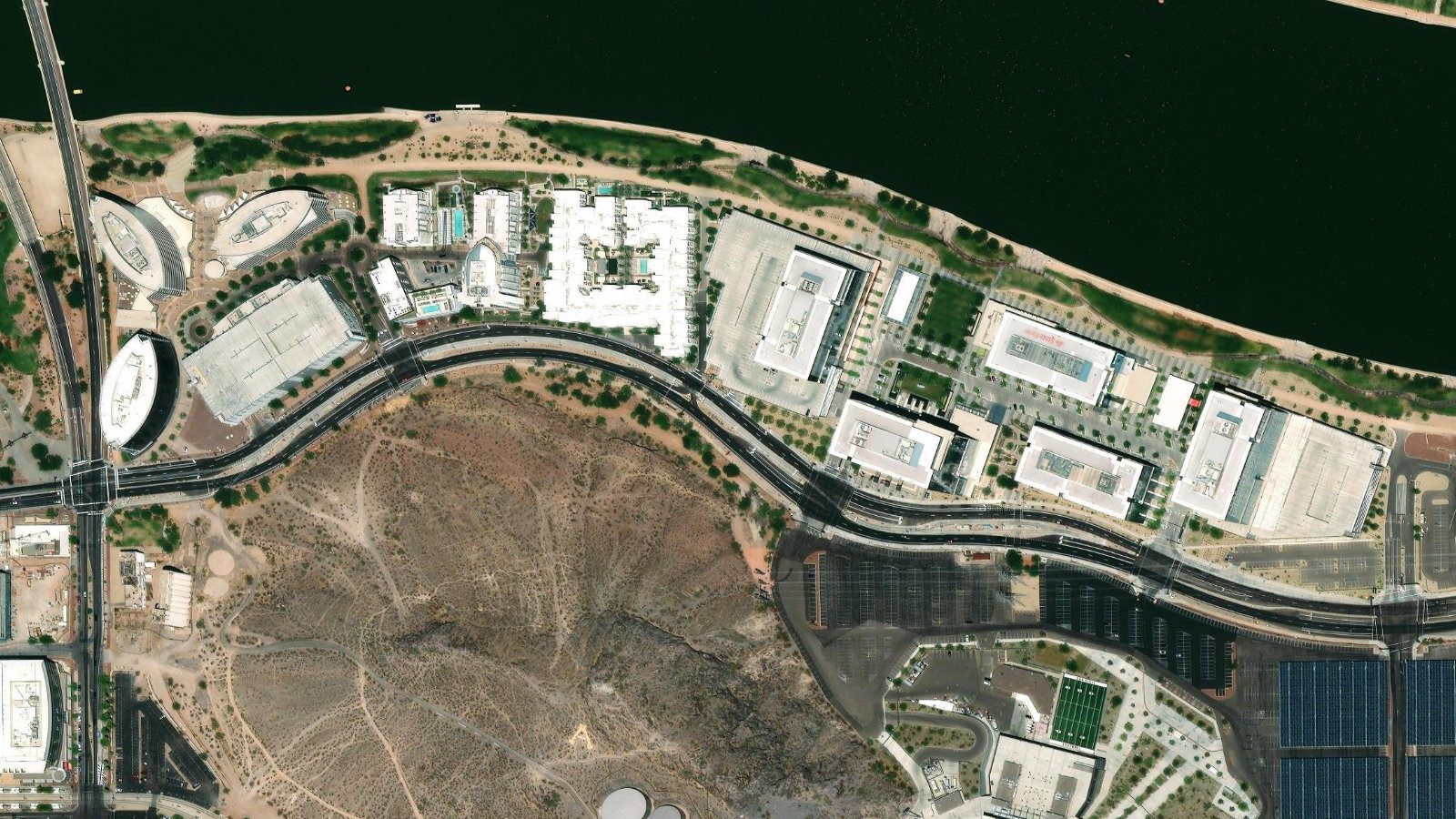 300 E. RIO SALADO PARKWAY, TEMPE, AZ（本社・衛星）