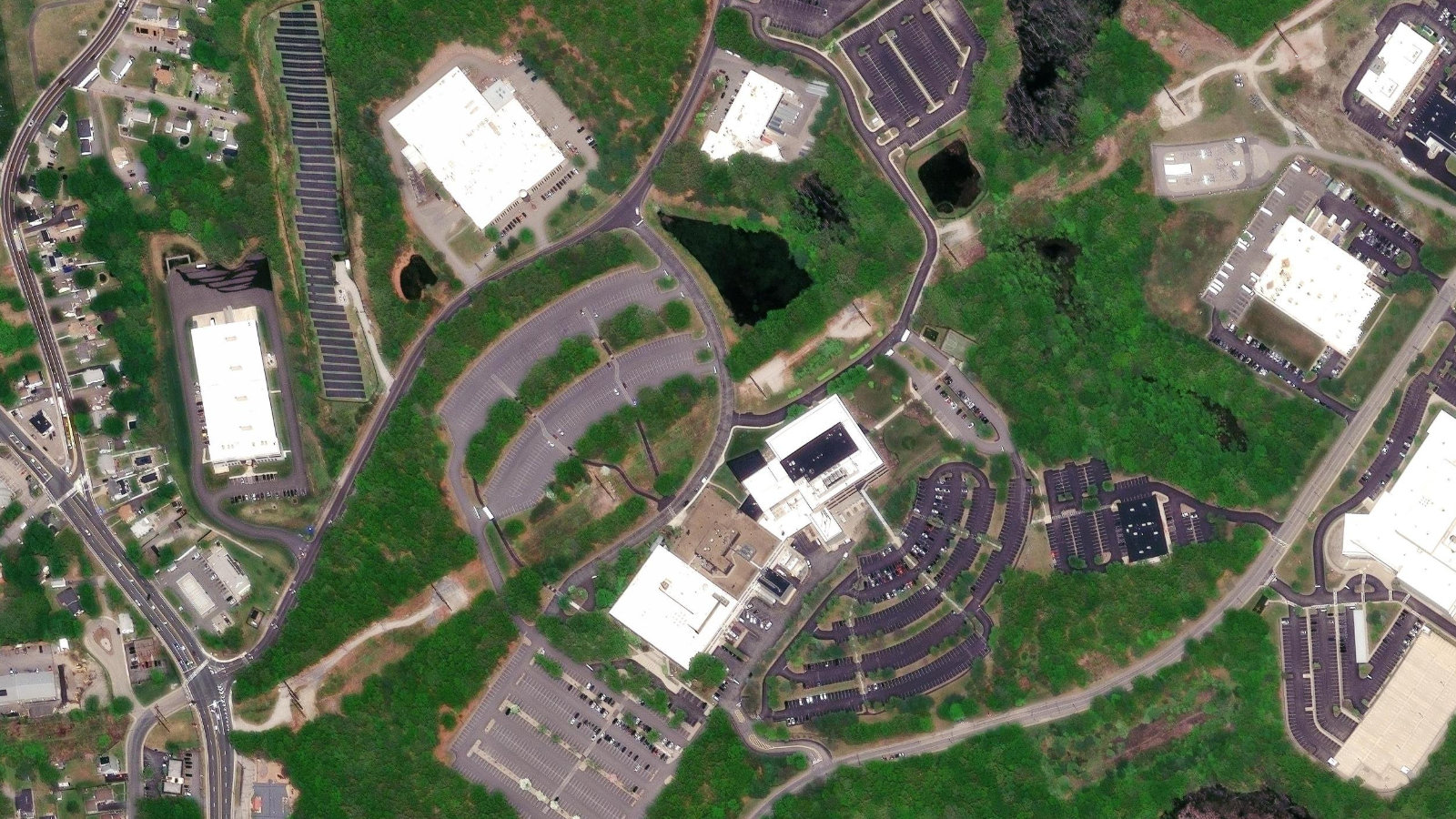 ONE CVS DR., WOONSOCKET, RI（本社・衛星）