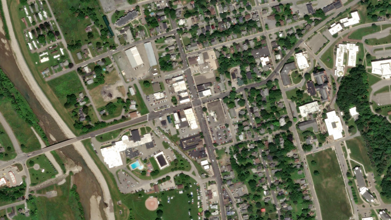 15 S MAIN ST, MANSFIELD, PA(本社・衛星)