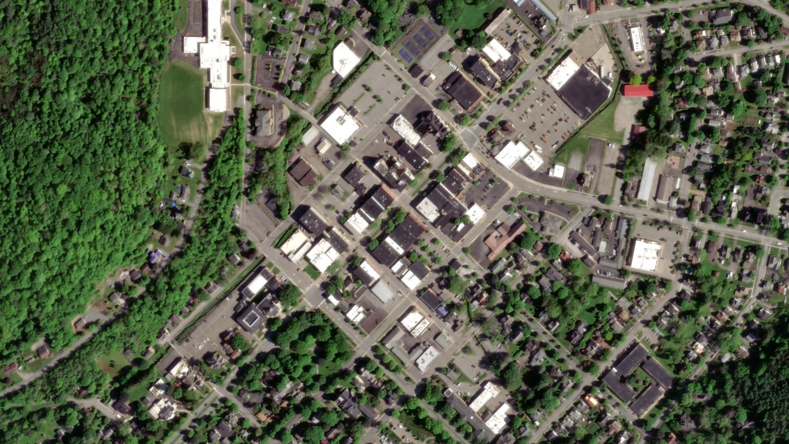 90-92 MAIN ST, WELLSBORO, PA(本社・衛星)