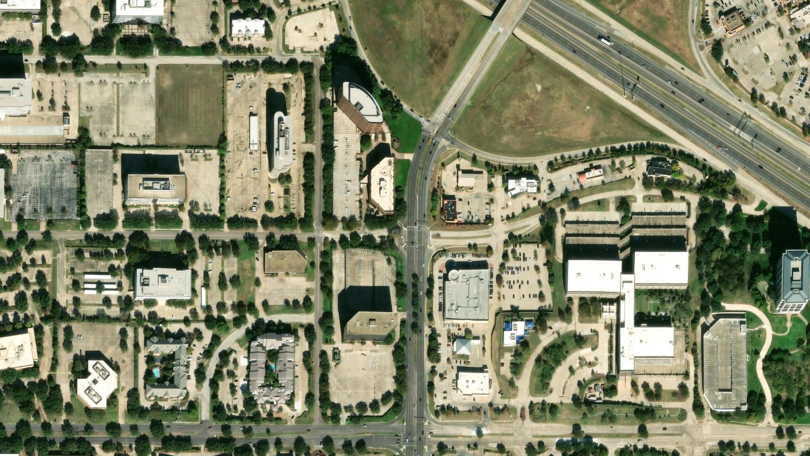 5601 N MACARTHUR BLVD, IRVING, TX(本社・衛星)