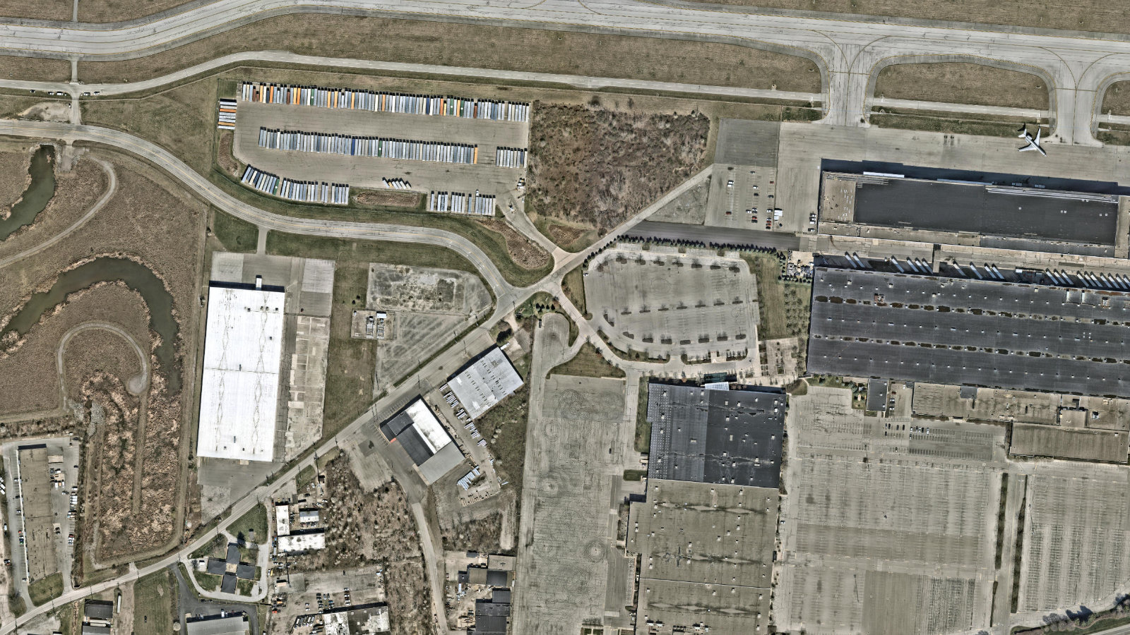 810 DSW DRIVE, COLUMBUS, OH(本社・衛星)