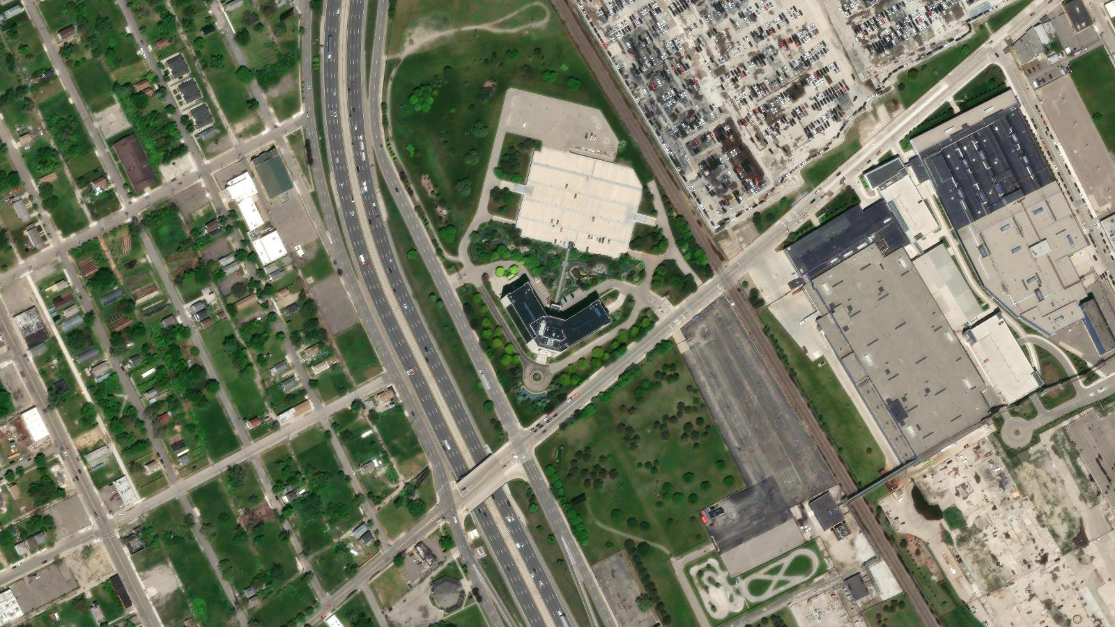 ONE DAUCH DRIVE, DETROIT, MI(本社・衛星)
