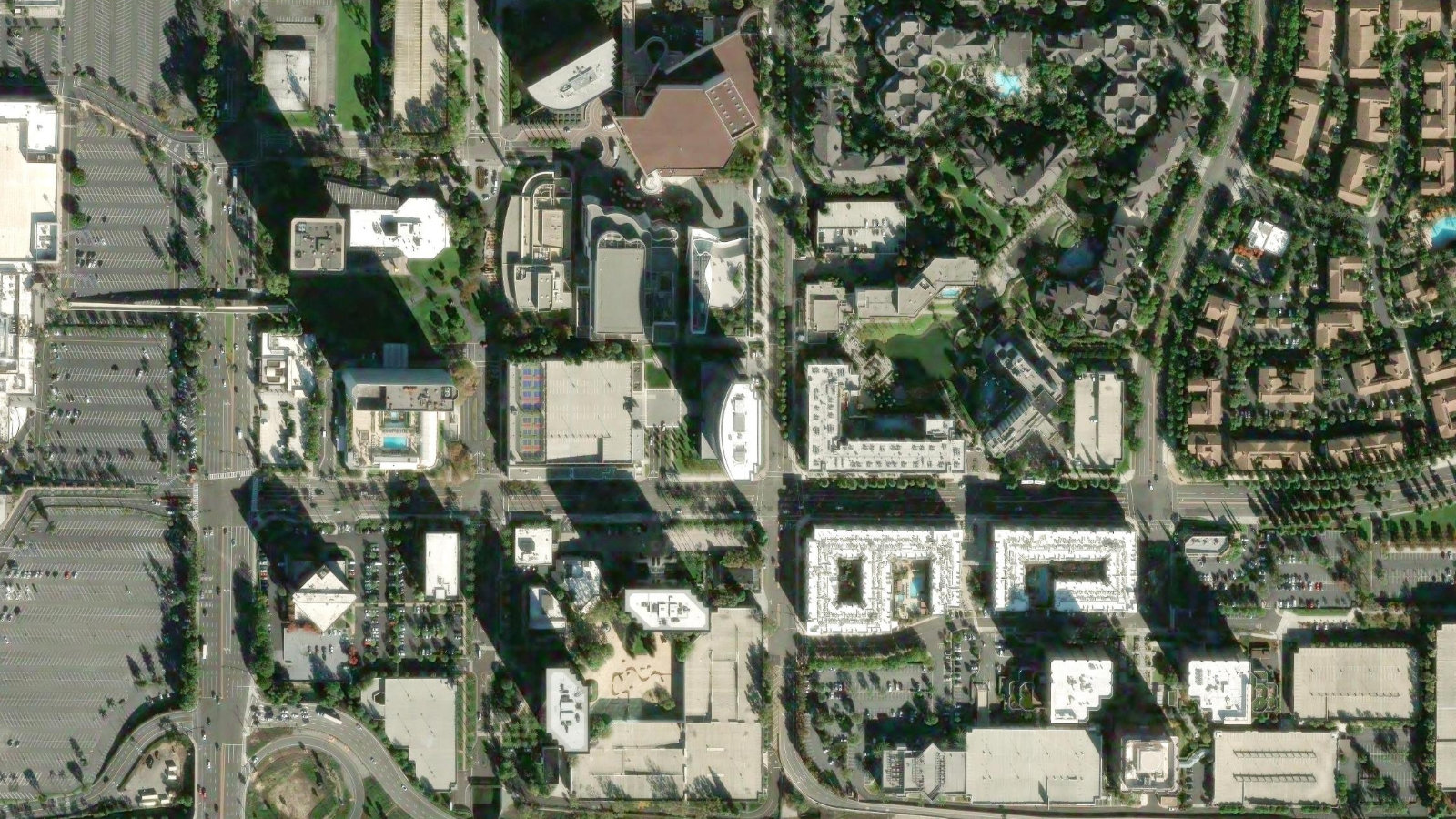 600 ANTON BOULEVARD, COSTA MESA, CA(本社・衛星)