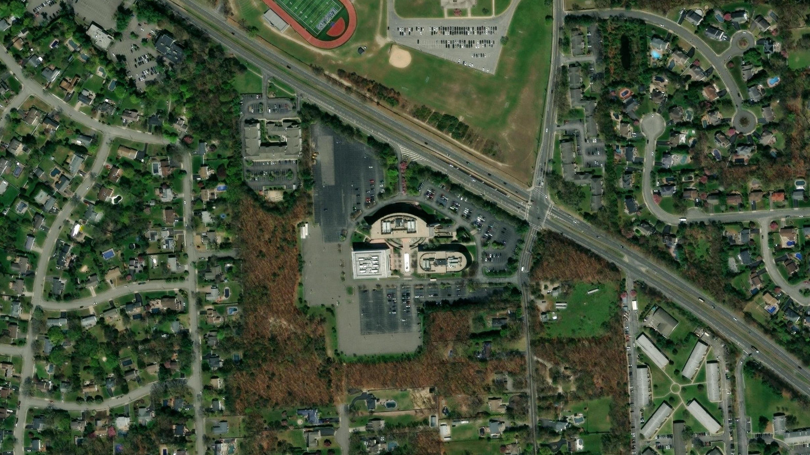 898 VETERANS MEMORIAL HIGHWAY, HAUPPAUGE, NY（本社・衛星）