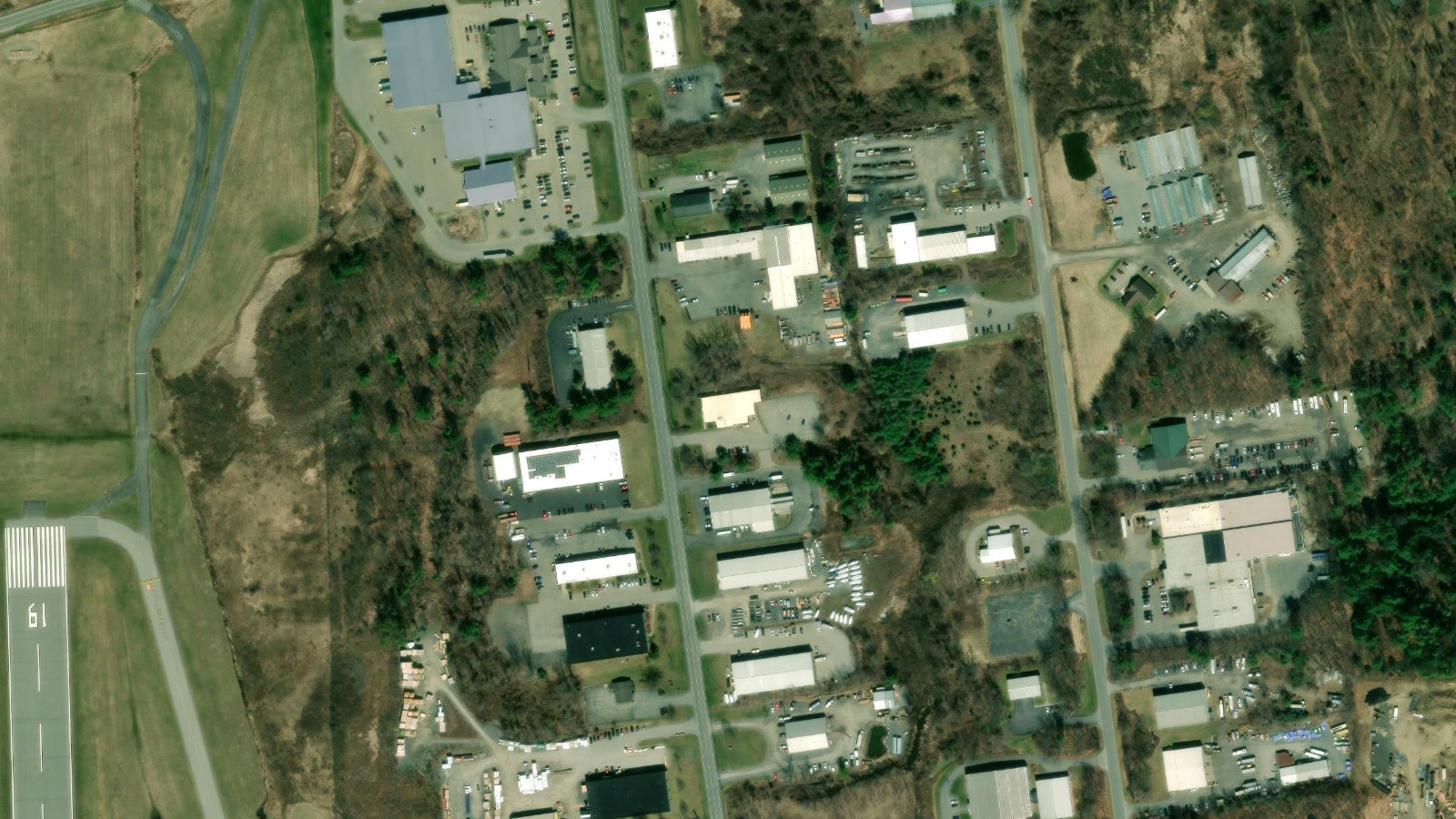 566 QUEENSBURY AVENUE, QUEENSBURY, NY(本社・衛星)