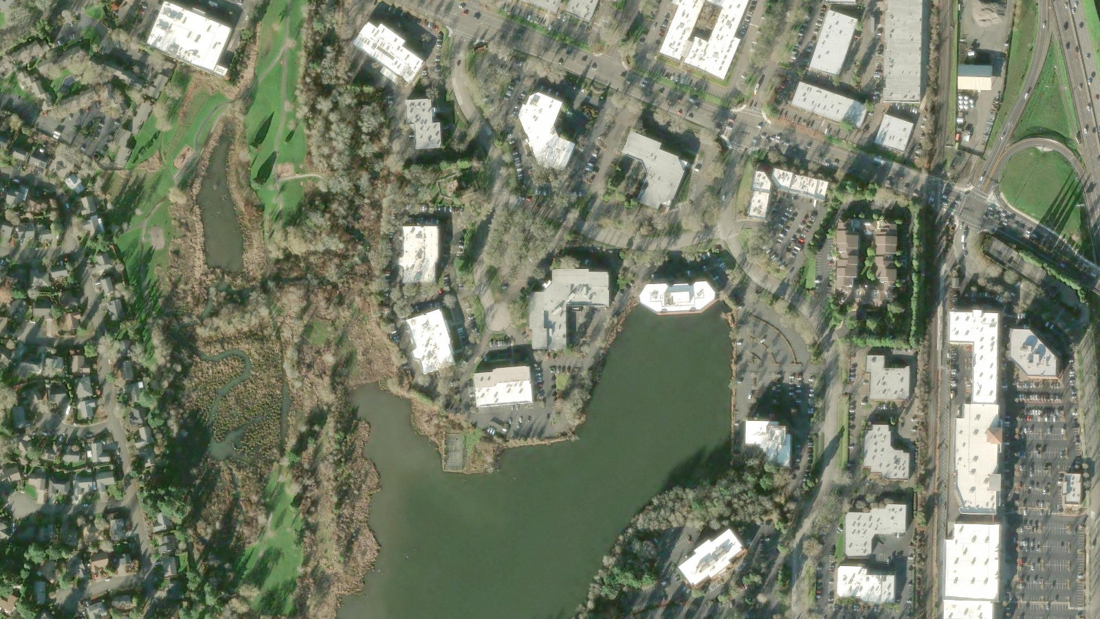 8500 SW CREEKSIDE PLACE, BEAVERTON, OR(本社・衛星)