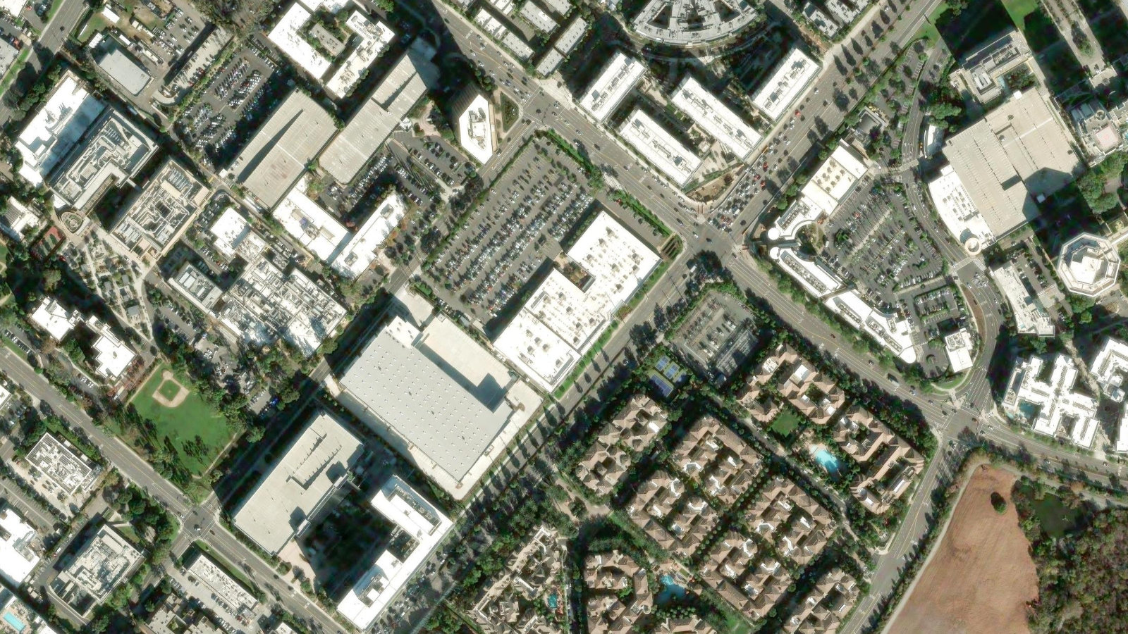2722 MICHELSON DRIVE, IRVINE, CA(本社・衛星)