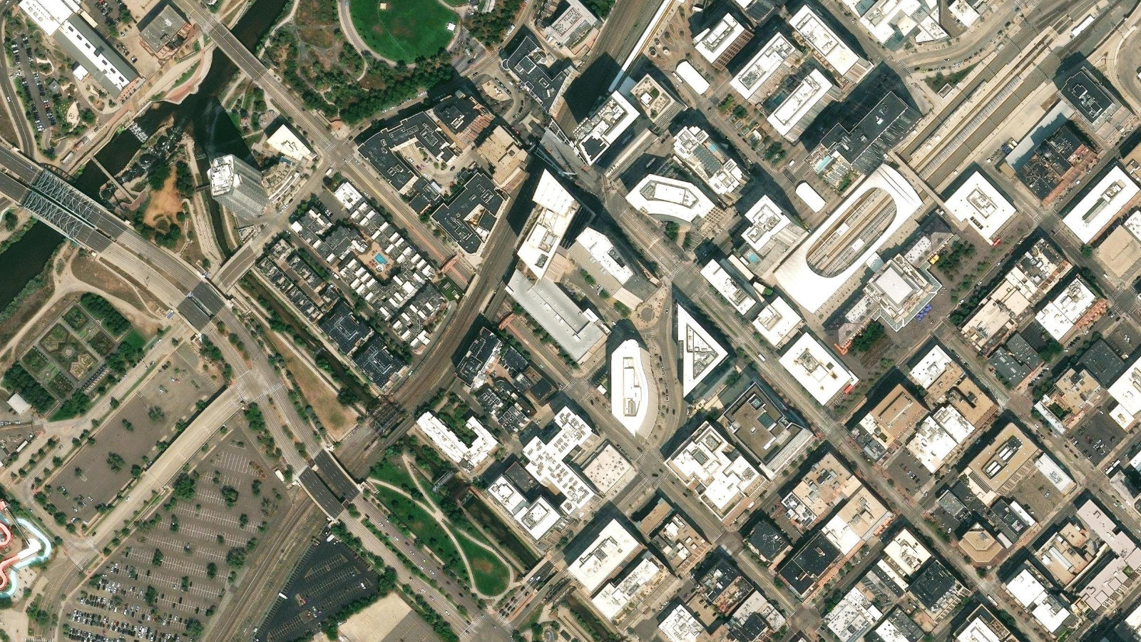 2000 16TH STREET, DENVER, CO（本社・衛星）