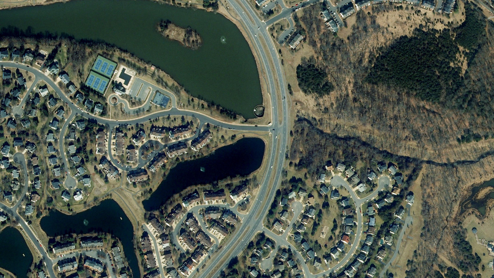20408 BASHAN DRIVE, ASHBURN, VA(本社・衛星)