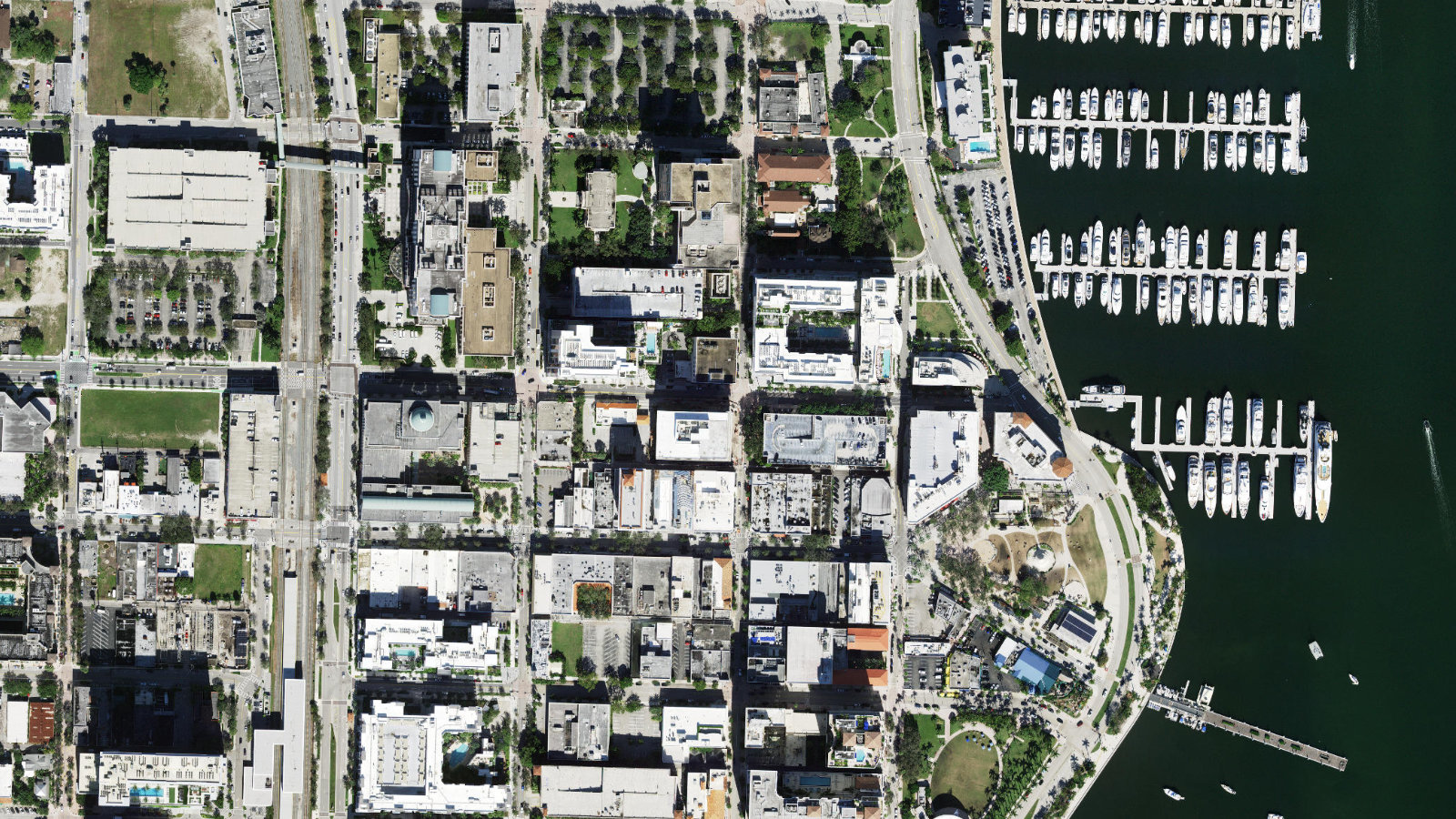 300 BANYAN BLVD, WEST PALM BEACH, FL(本社・衛星)