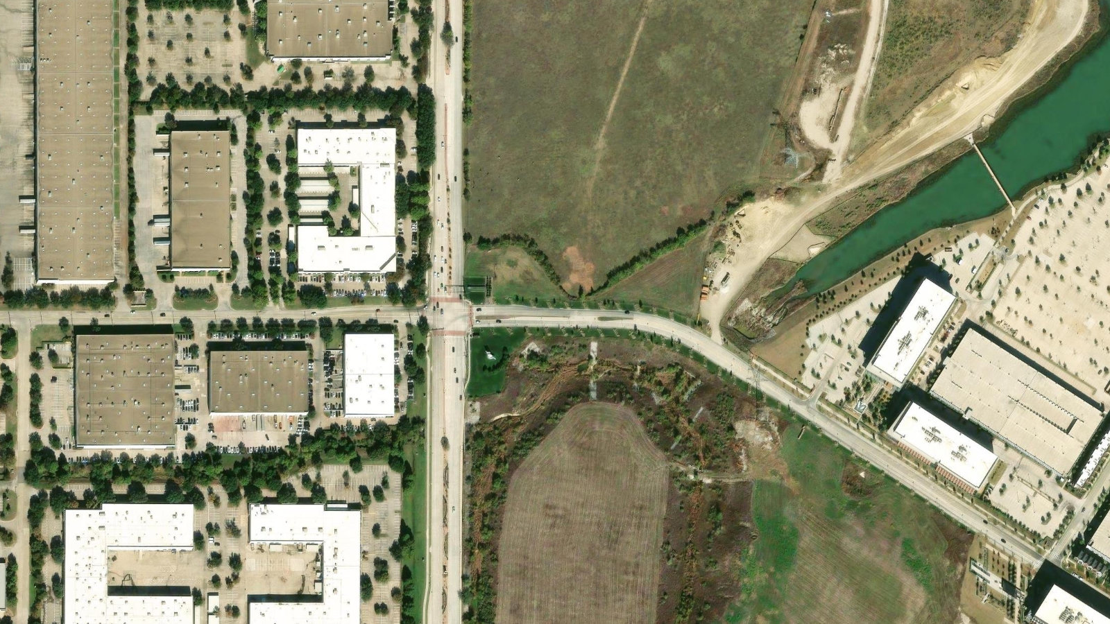 3000 OLYMPUS BLVD., DALLAS, TX(本社・衛星)