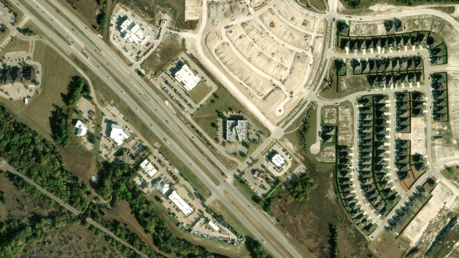 2441 PRESIDENTIAL PARKWAY, MIDLOTHIAN, TX(本社・衛星)
