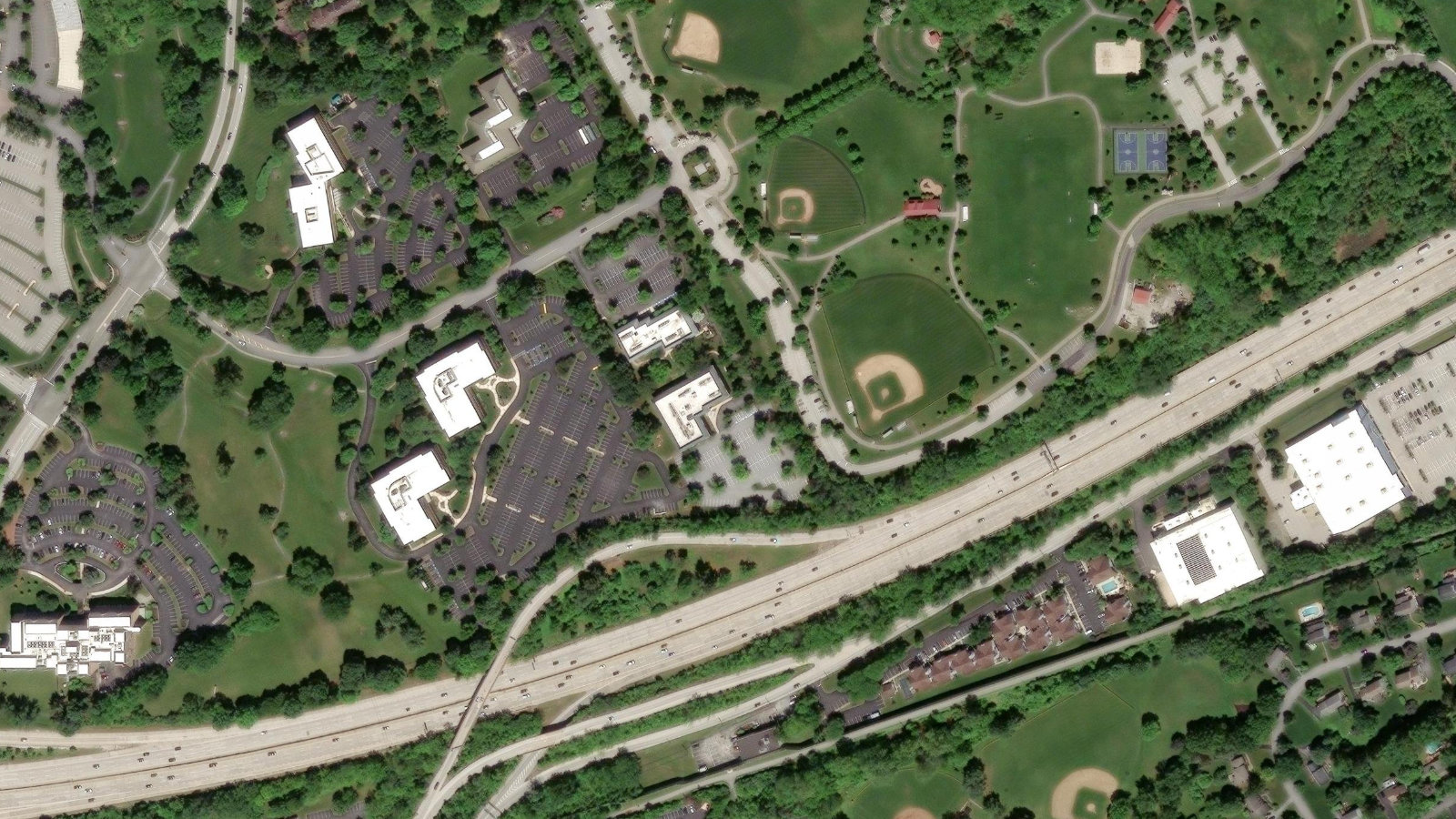 600 LEE ROAD, WAYNE, PA（本社・衛星）