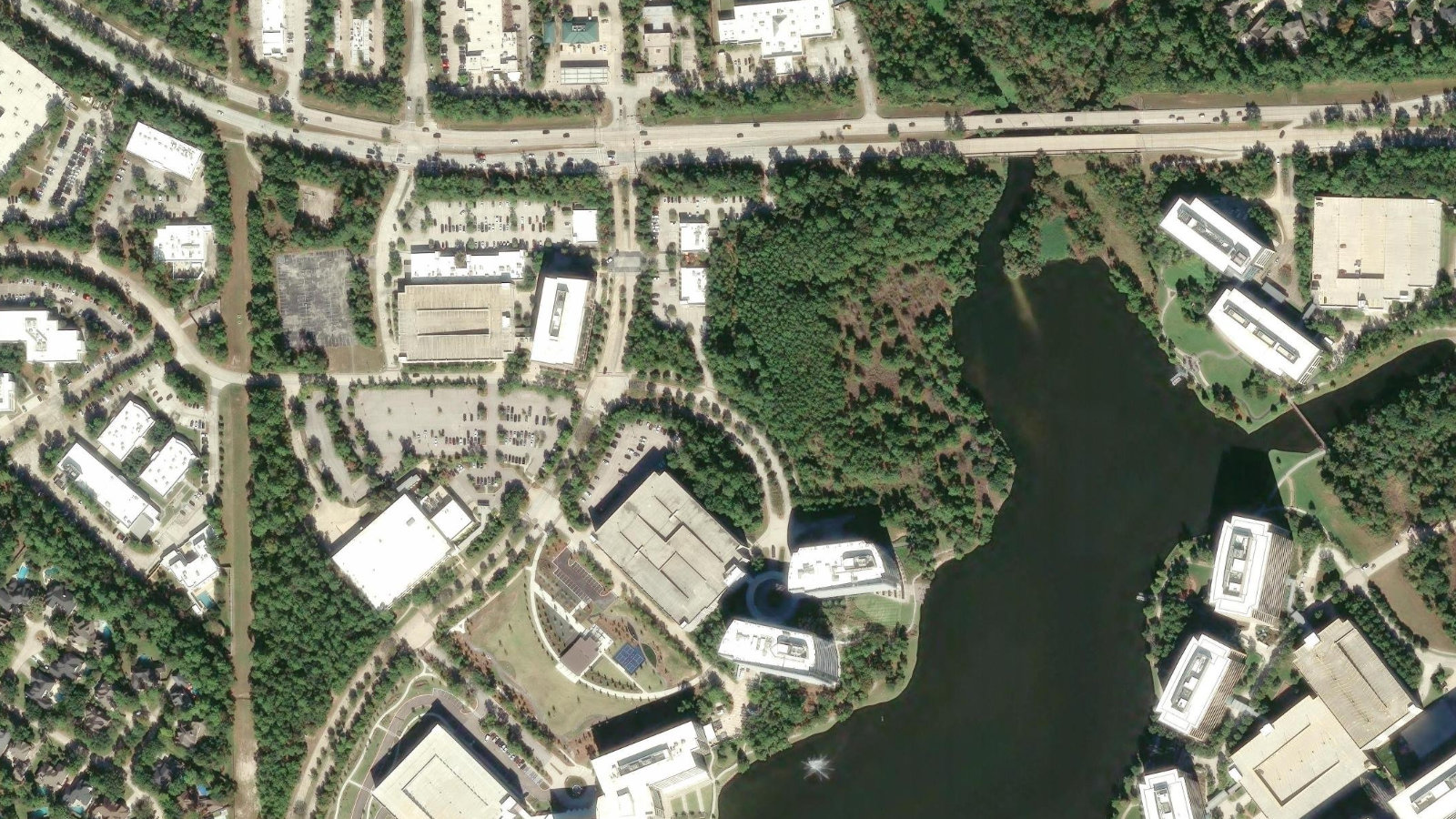 2445 TECHNOLOGY FOREST BLVD., THE WOODLANDS, TX(本社・衛星)