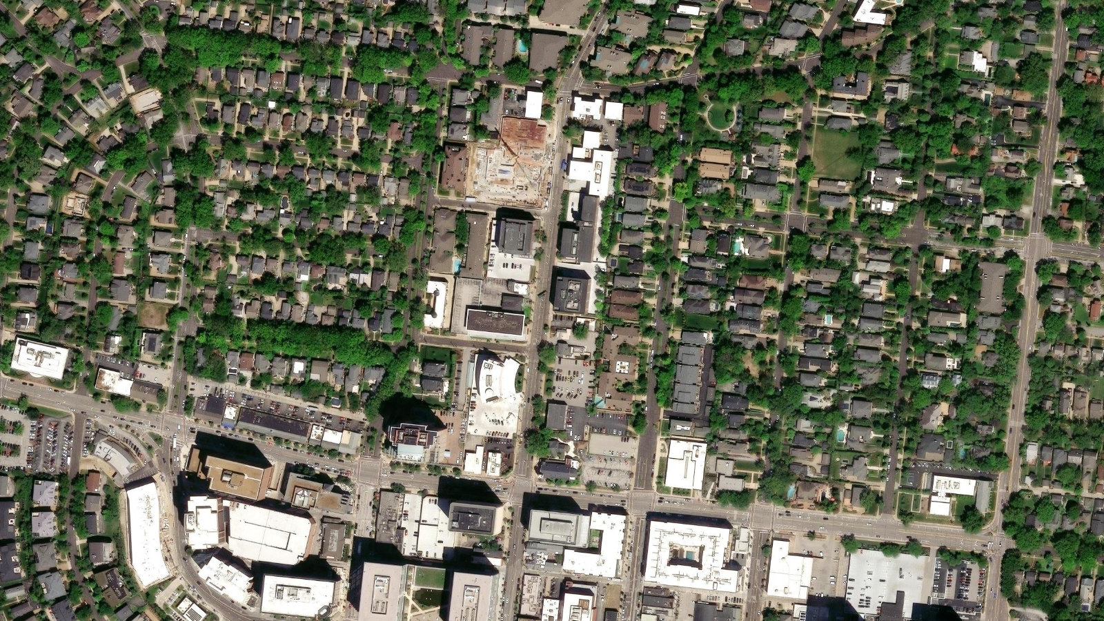 150 NORTH MERAMEC, CLAYTON, MO(本社・衛星)
