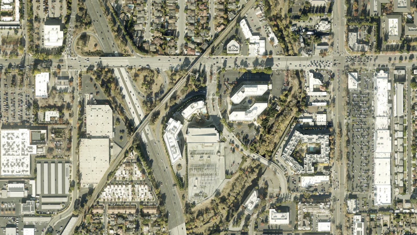 675 CREEKSIDE WAY, CAMPBELL, CA(本社・衛星)