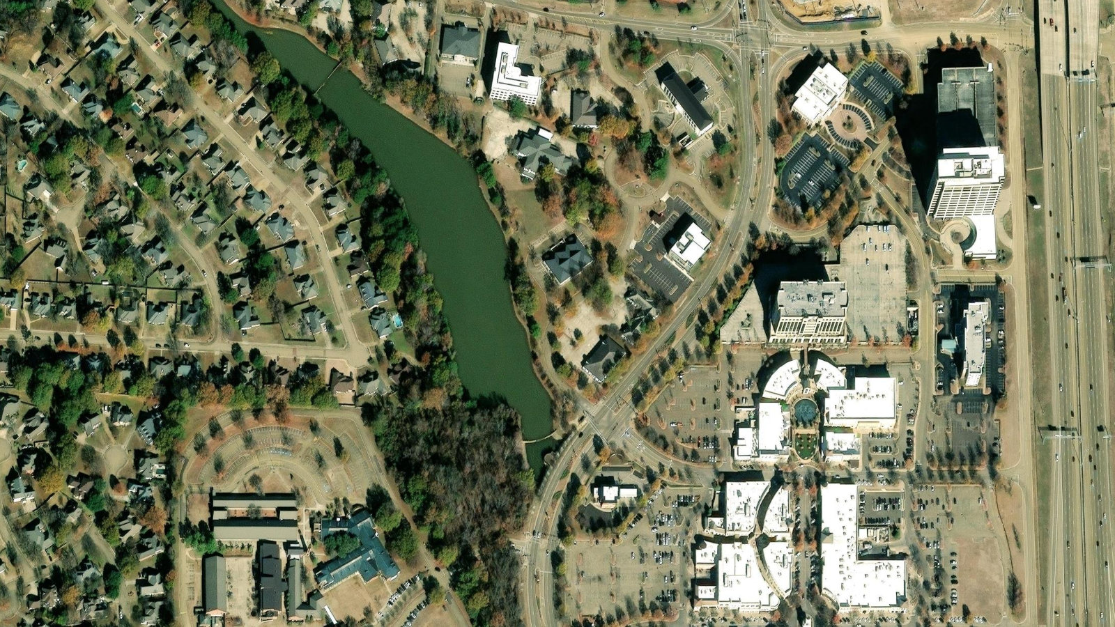400 W. PARKWAY PLACE, RIDGELAND, MS(本社・衛星)