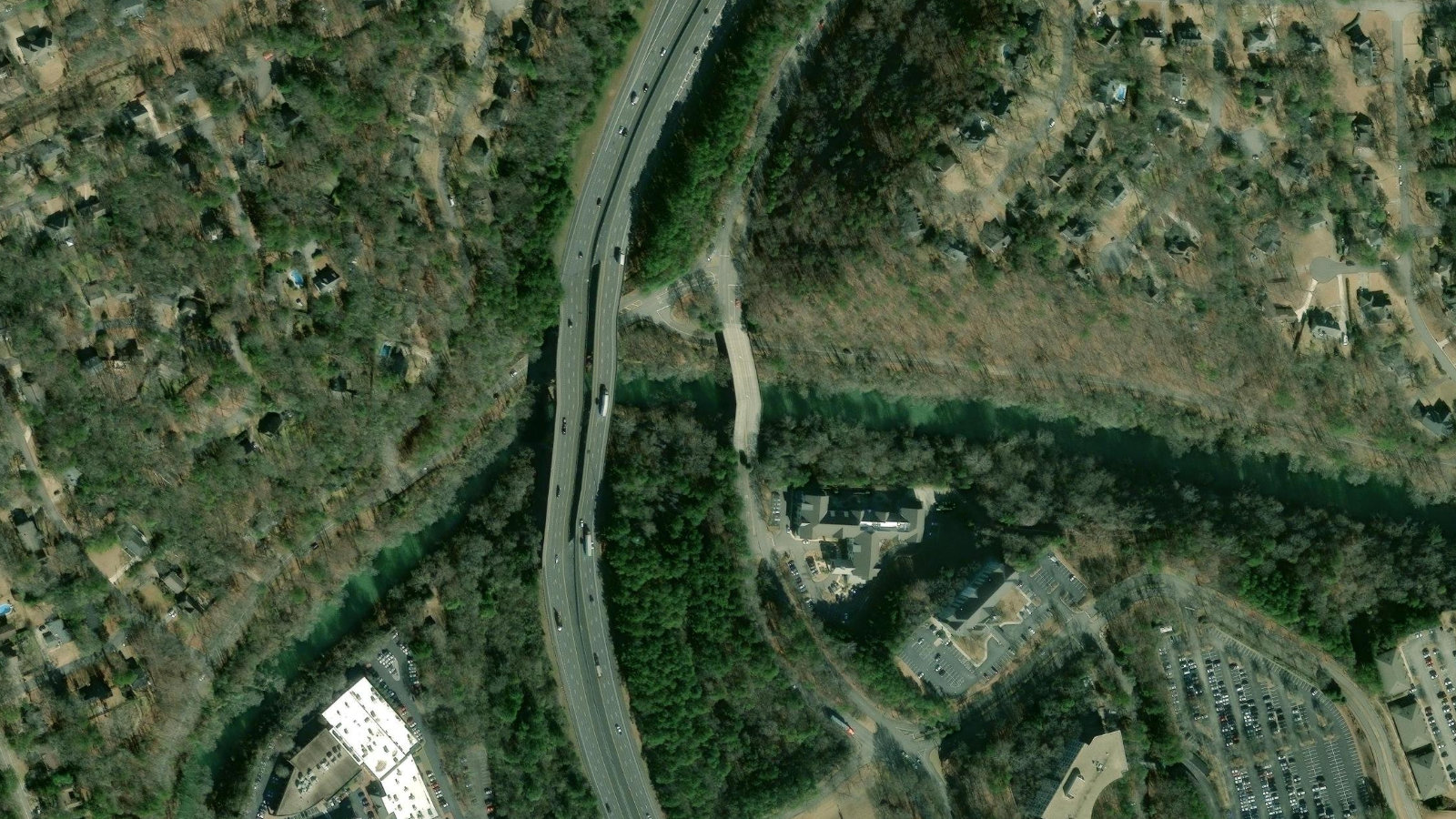 9001 LIBERTY PARKWAY, BIRMINGHAM, AL（本社・衛星）
