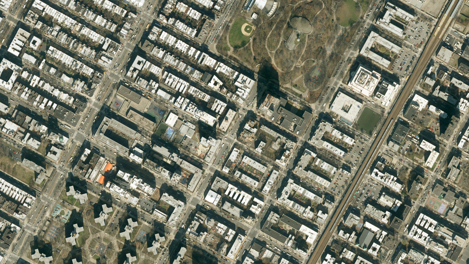 767 FIFTH AVE, NEW YORK, NY（本社・衛星）
