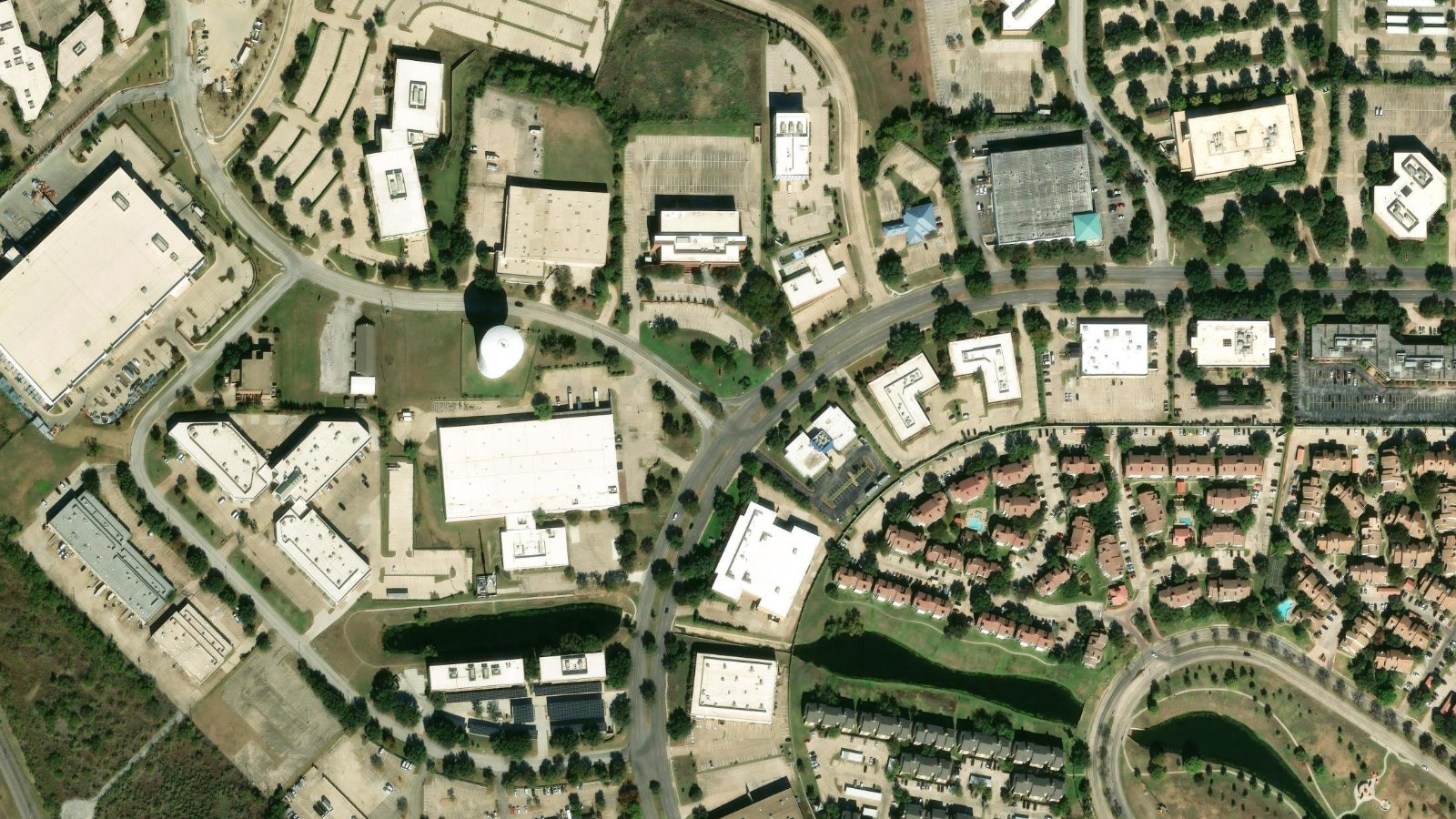 1901 GATEWAY DRIVE, IRVING, TX（本社・衛星）