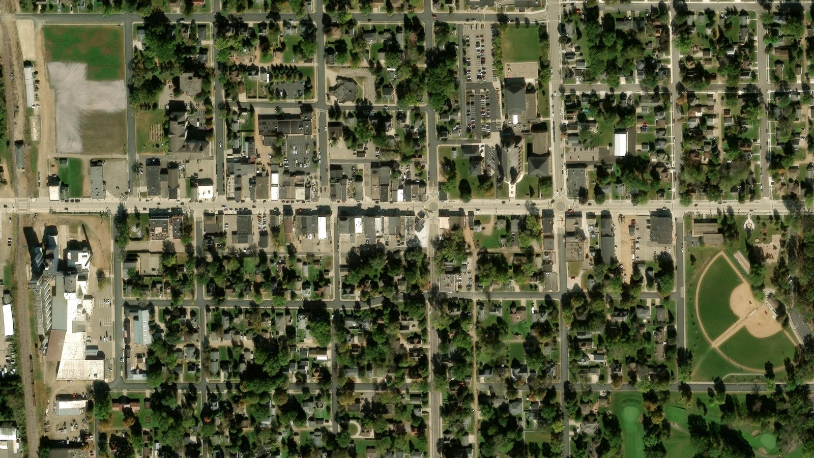 500 SIXTH AVENUE NW, NEW PRAGUE, MN(本社・衛星)