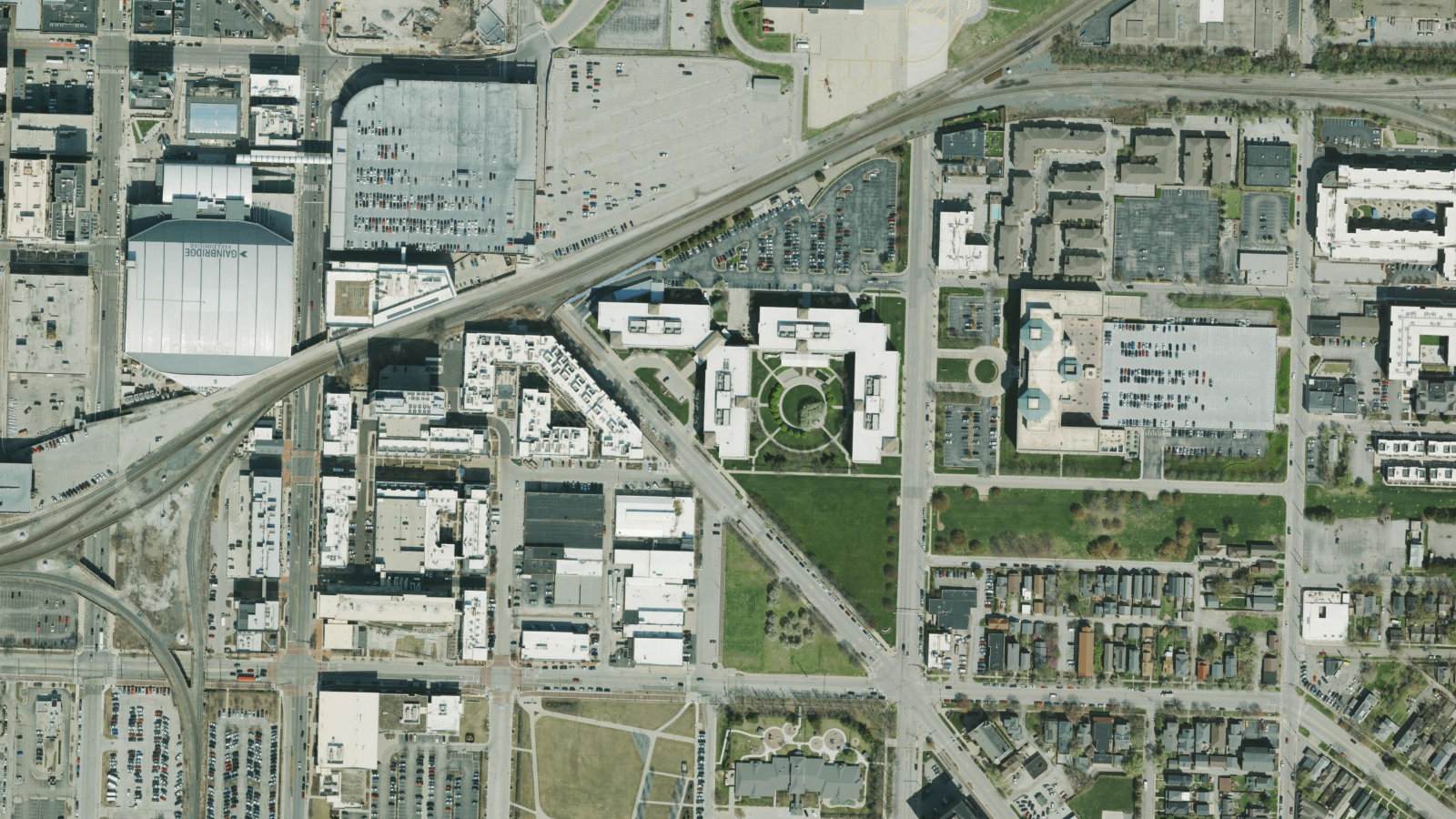 220 VIRGINIA AVENUE, INDIANAPOLIS, IN（本社・衛星）