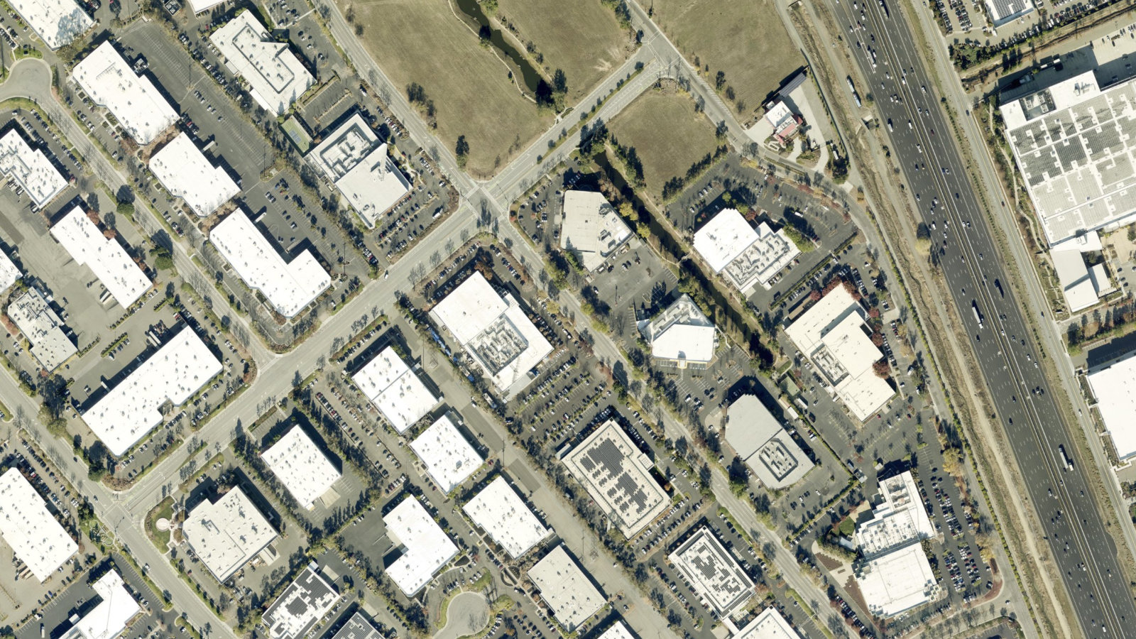 47281 BAYSIDE PARKWAY, FREMONT, CA(本社・衛星)