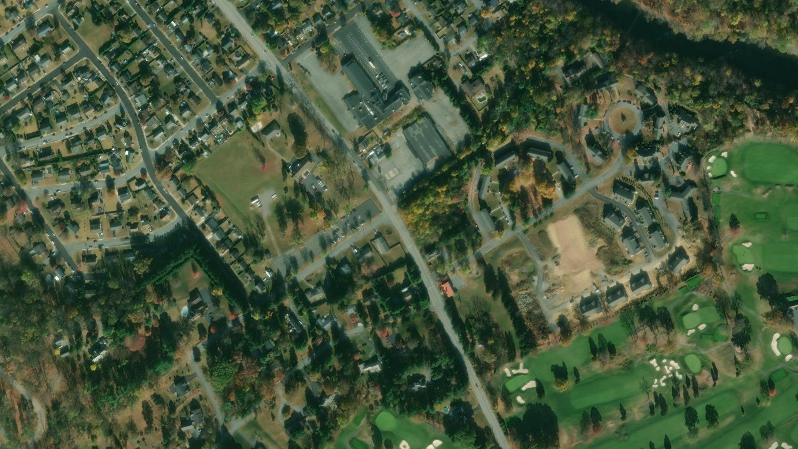 2366 BERNVILLE ROAD, READING, PA(本社・衛星)