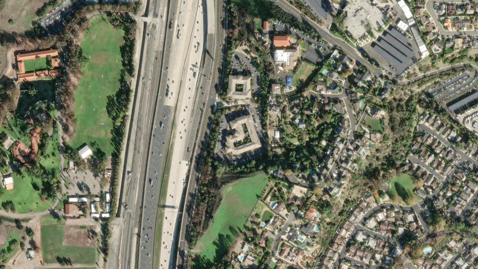 29222 RANCHO VIEJO RD., SAN JUAN CAPISTRANO, CA(本社・衛星)