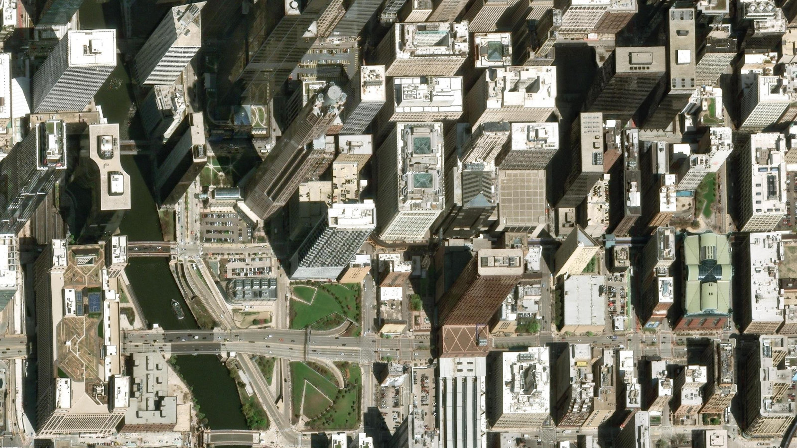 175 WEST JACKSON BLVD., CHICAGO, IL（本社・衛星）