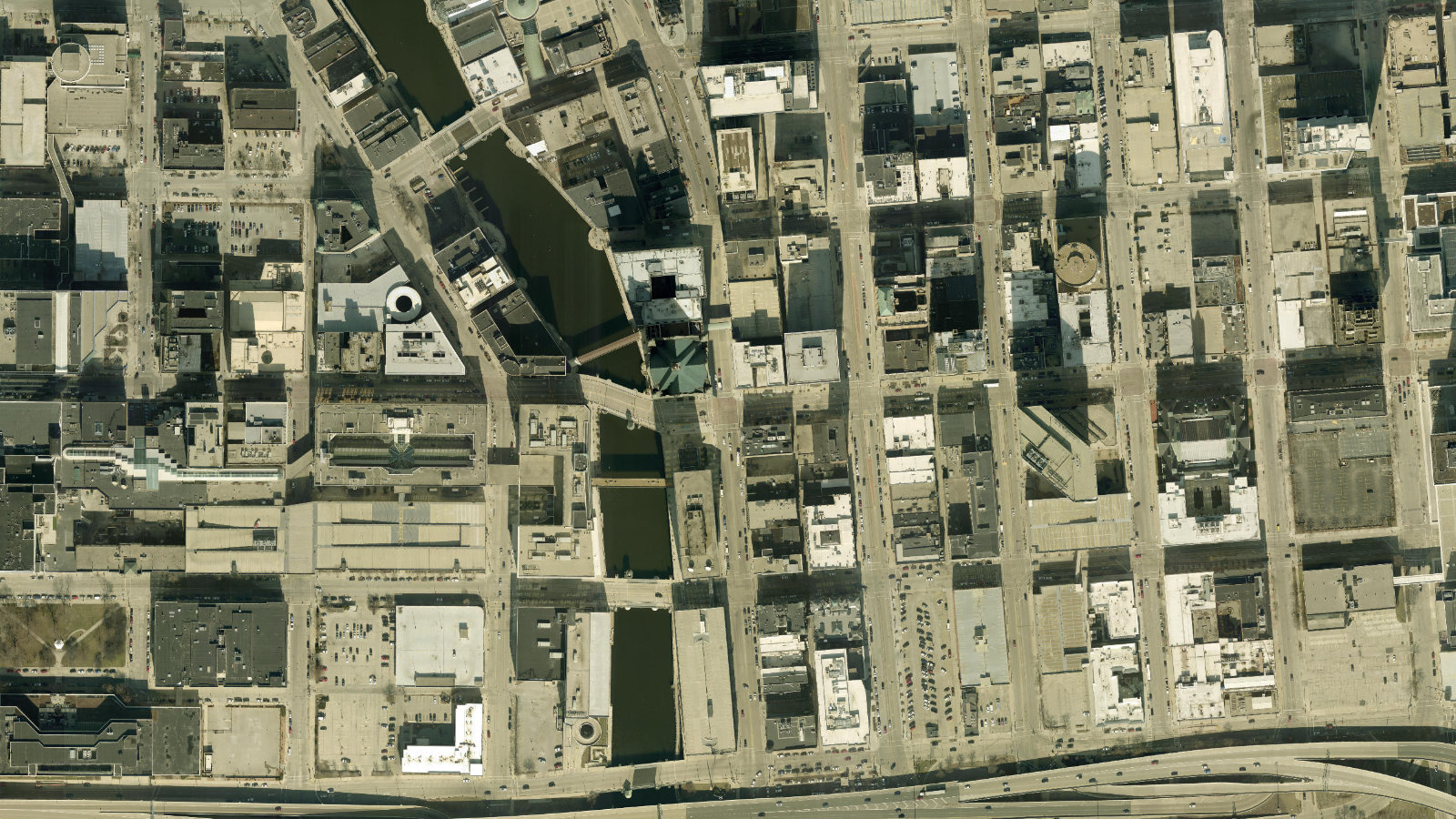 648 N PLANKINTON AVE, 4TH, MILWAUKEE, WI(本社・衛星)