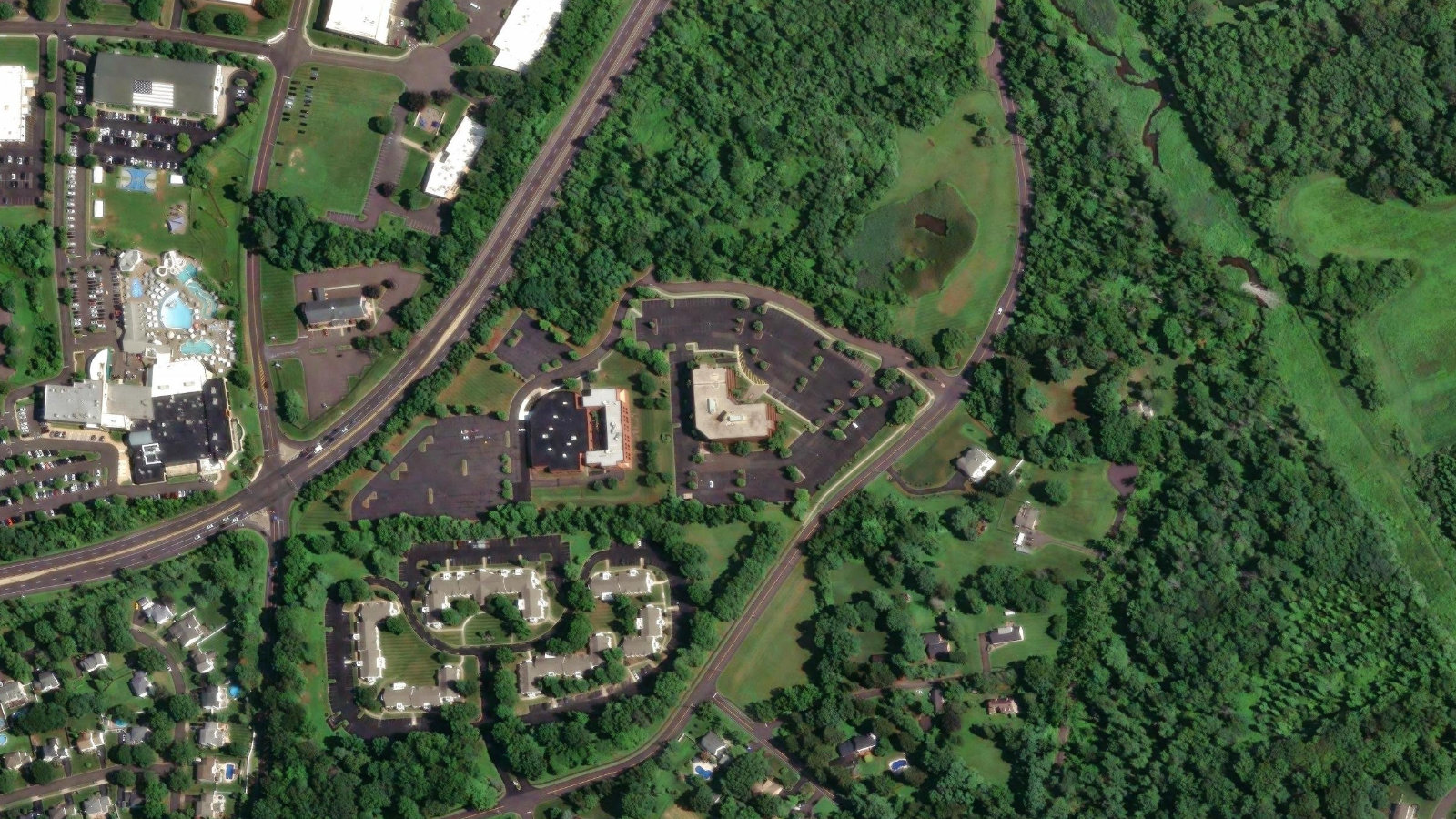 41 UNIVERSITY DRIVE, NEWTOWN, PA(本社・衛星)