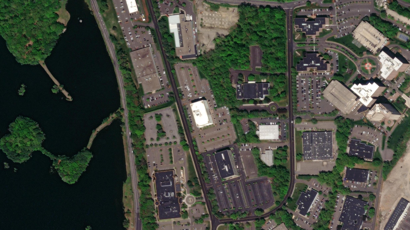 6 RESEARCH DRIVE, SHELTON, CT(本社・衛星)