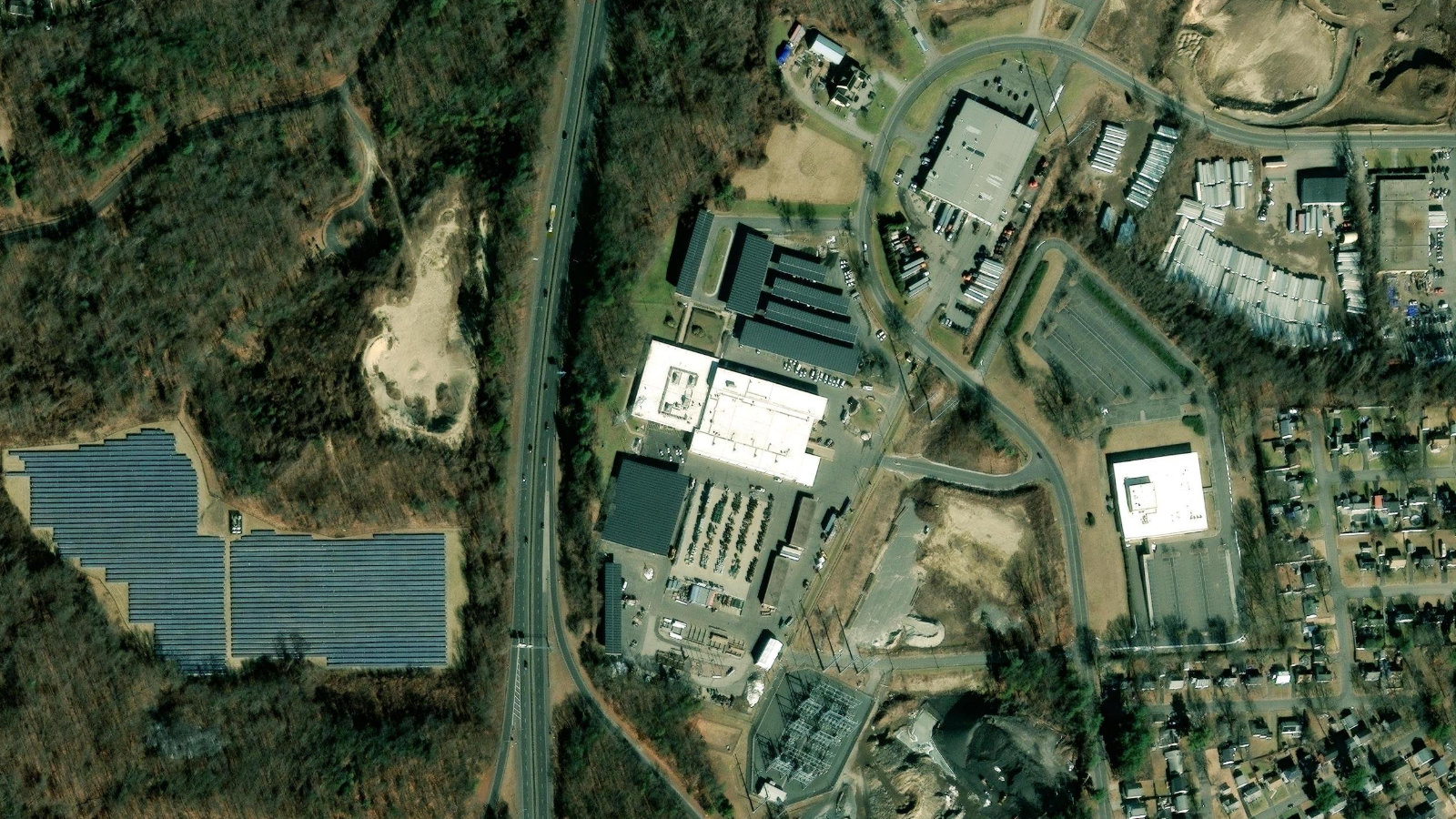 300 CADWELL DRIVE, SPRINGFIELD, MA(本社・衛星)