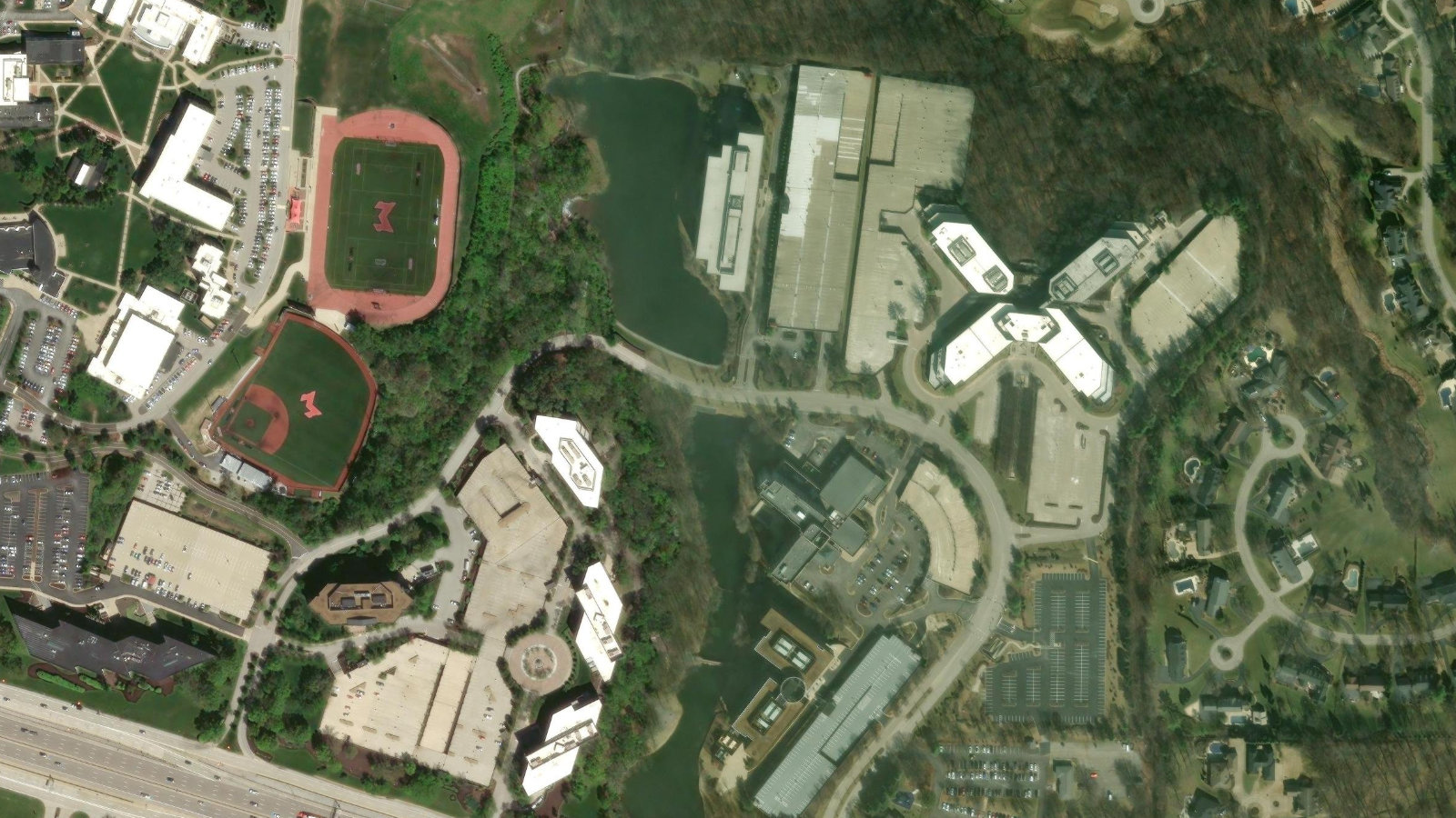645 MARYVILLE CENTRE DR., ST. LOUIS, MO(本社・衛星)