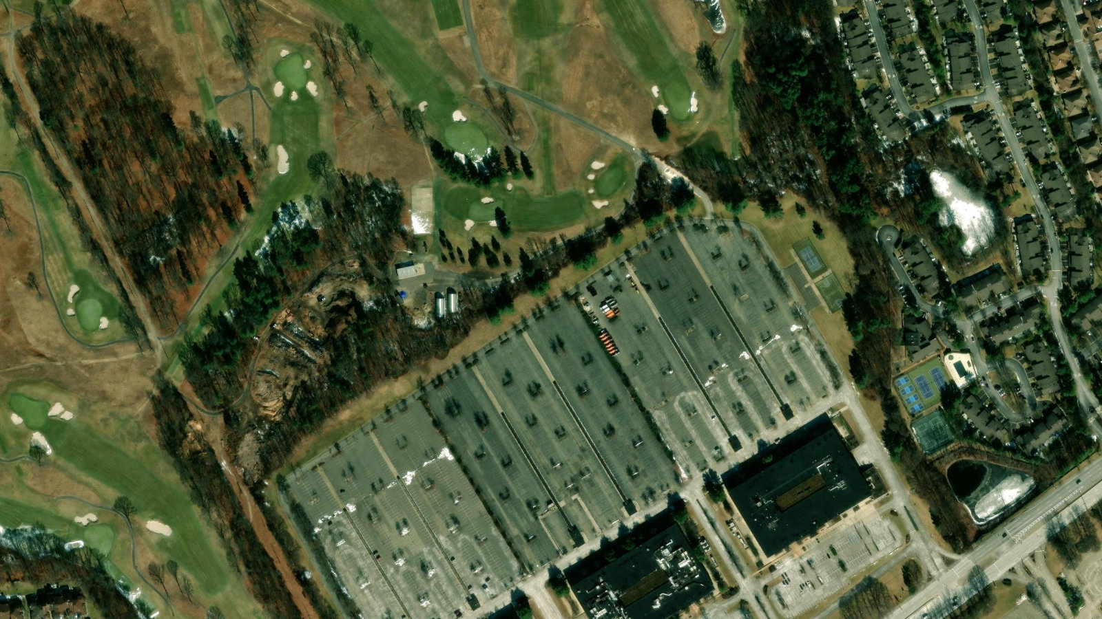 100 JERICHO QUADRANGLE, JERICHO, NY(本社・衛星)
