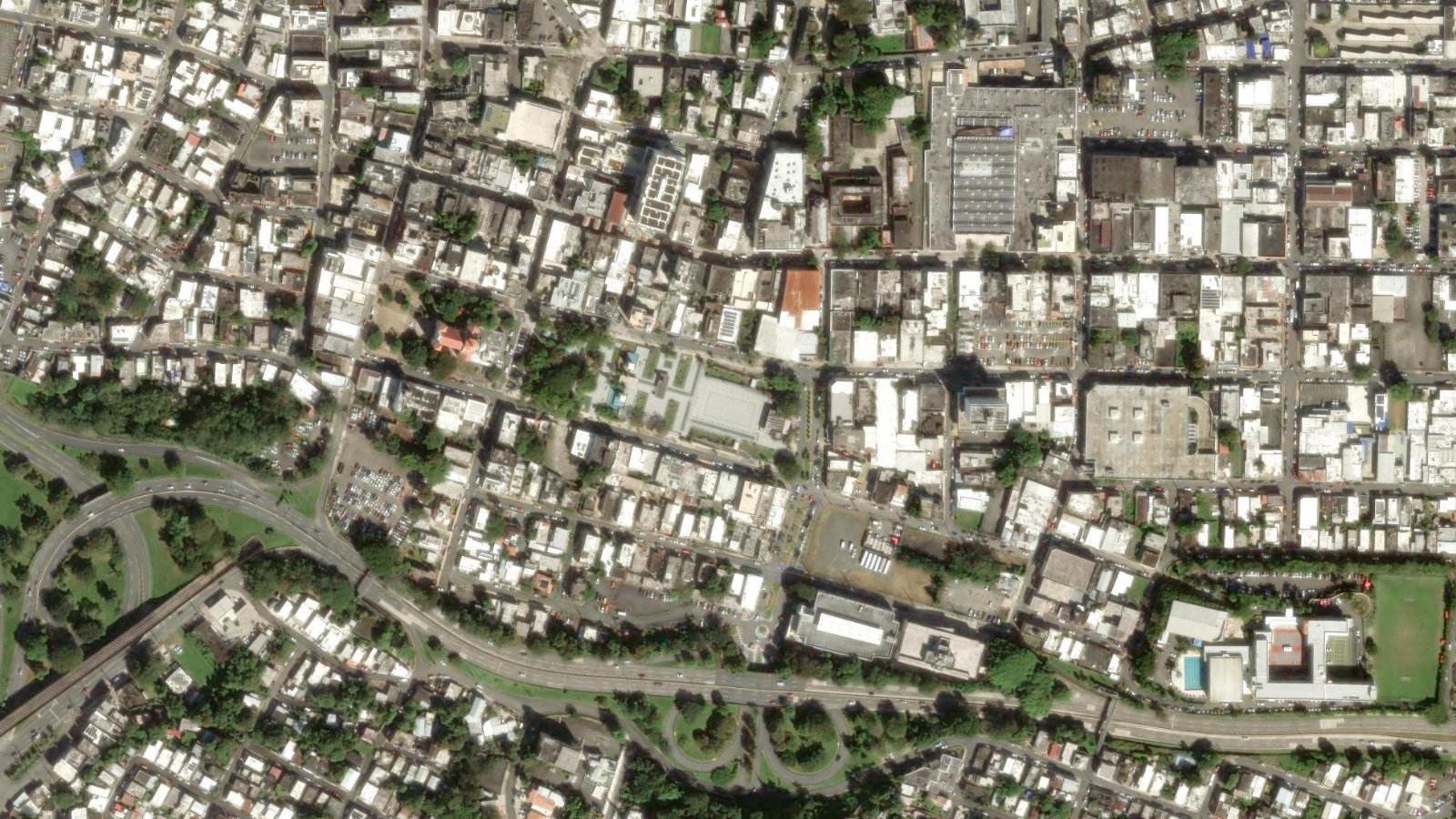 CUPEY CENTER BUILDING, RIO PIEDRAS, PR（本社・衛星）