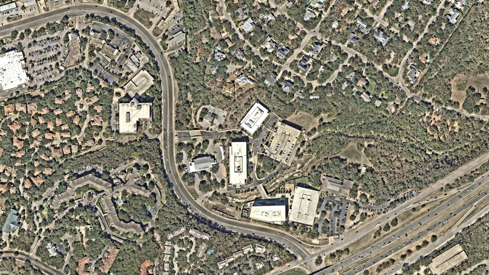 2500 BEE CAVE ROAD, ROLLINGWOOD, TX（本社・衛星）