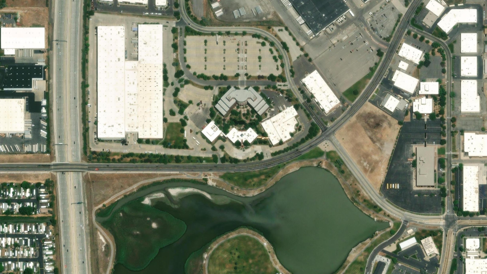 2200 W PARKWAY BLVD, SALT LAKE CITY, UT(本社・衛星)