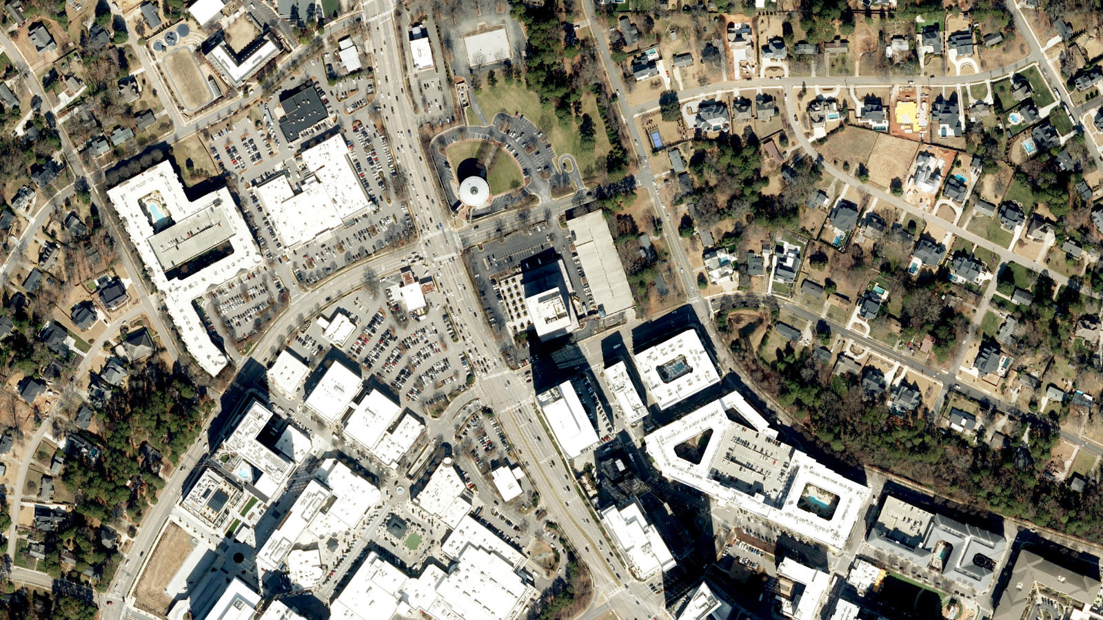4300 SIX FORKS ROAD, RALEIGH, NC（本社・衛星）